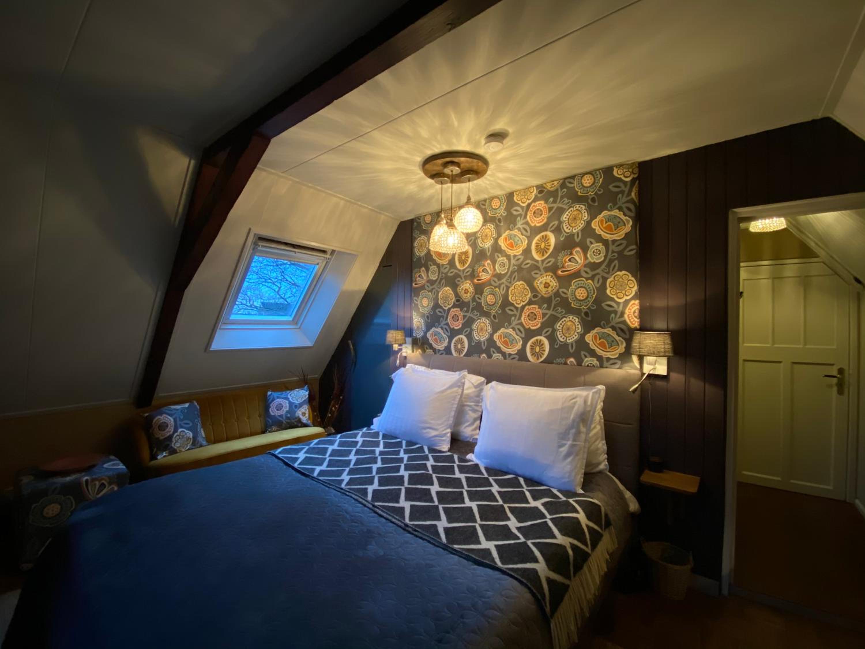 Deluxe Double Room with Balcony photo 2