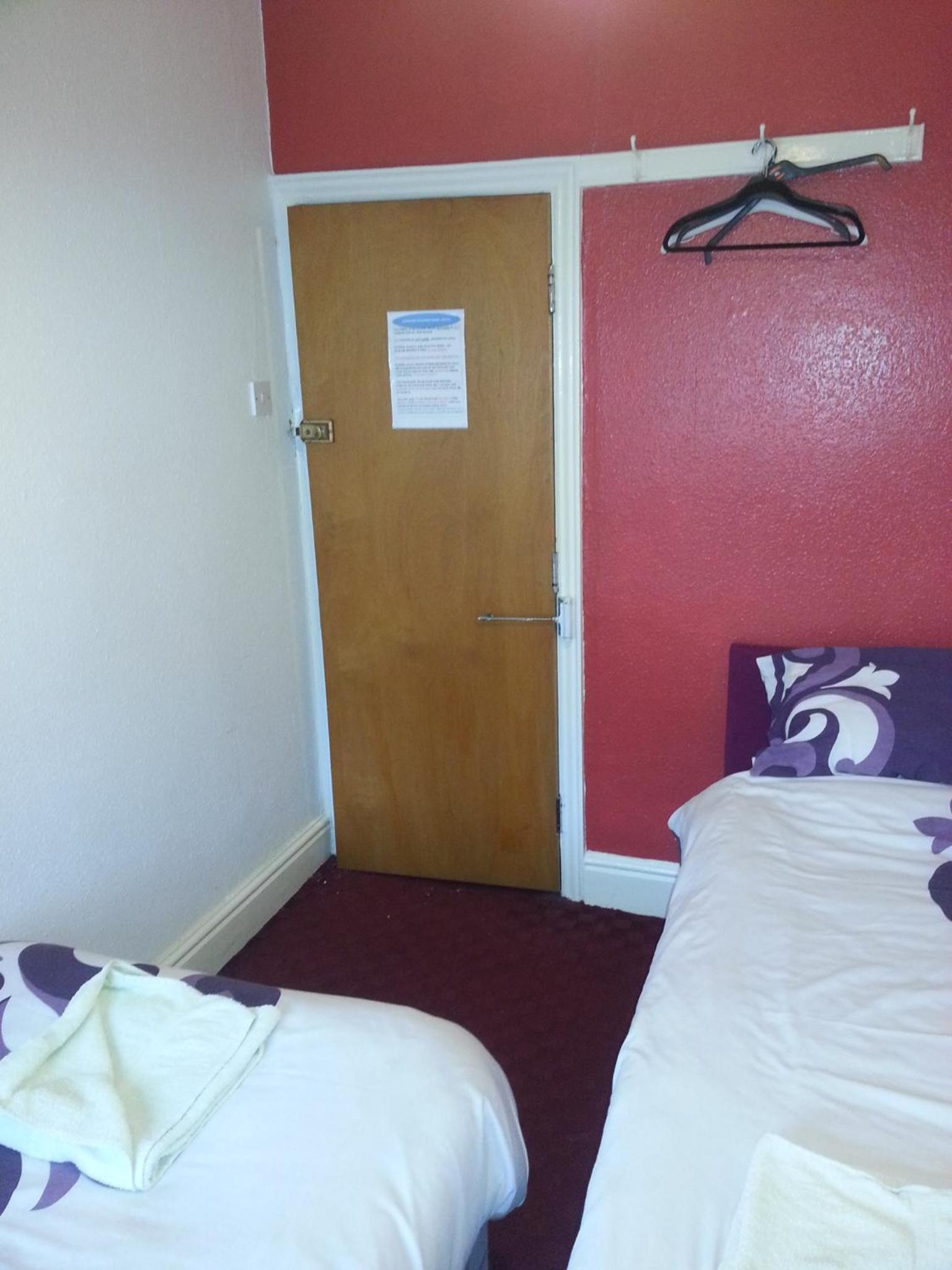 Standard Twin Room - Photo 5