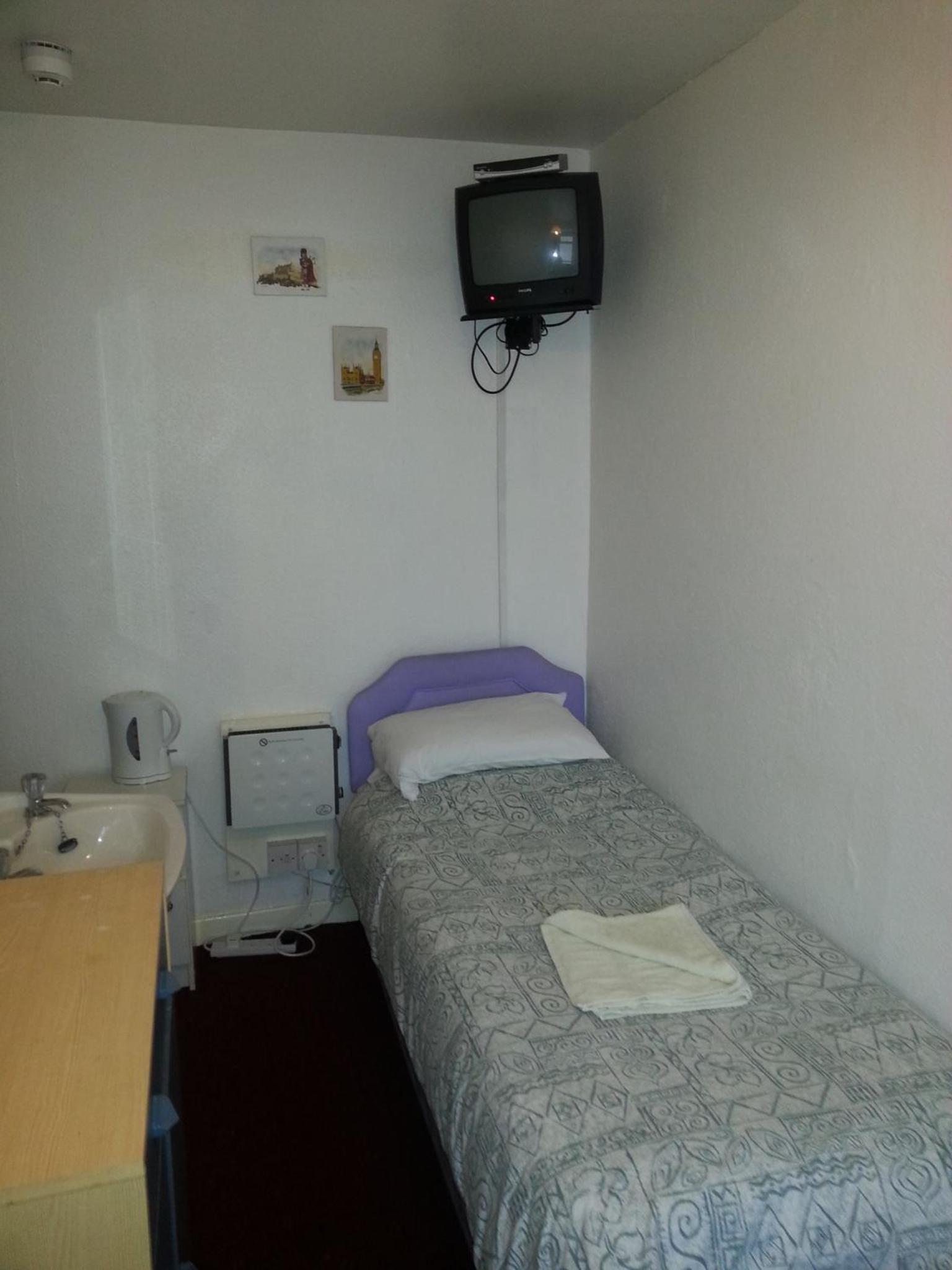 Single Room with Shared Bathroom photo 1