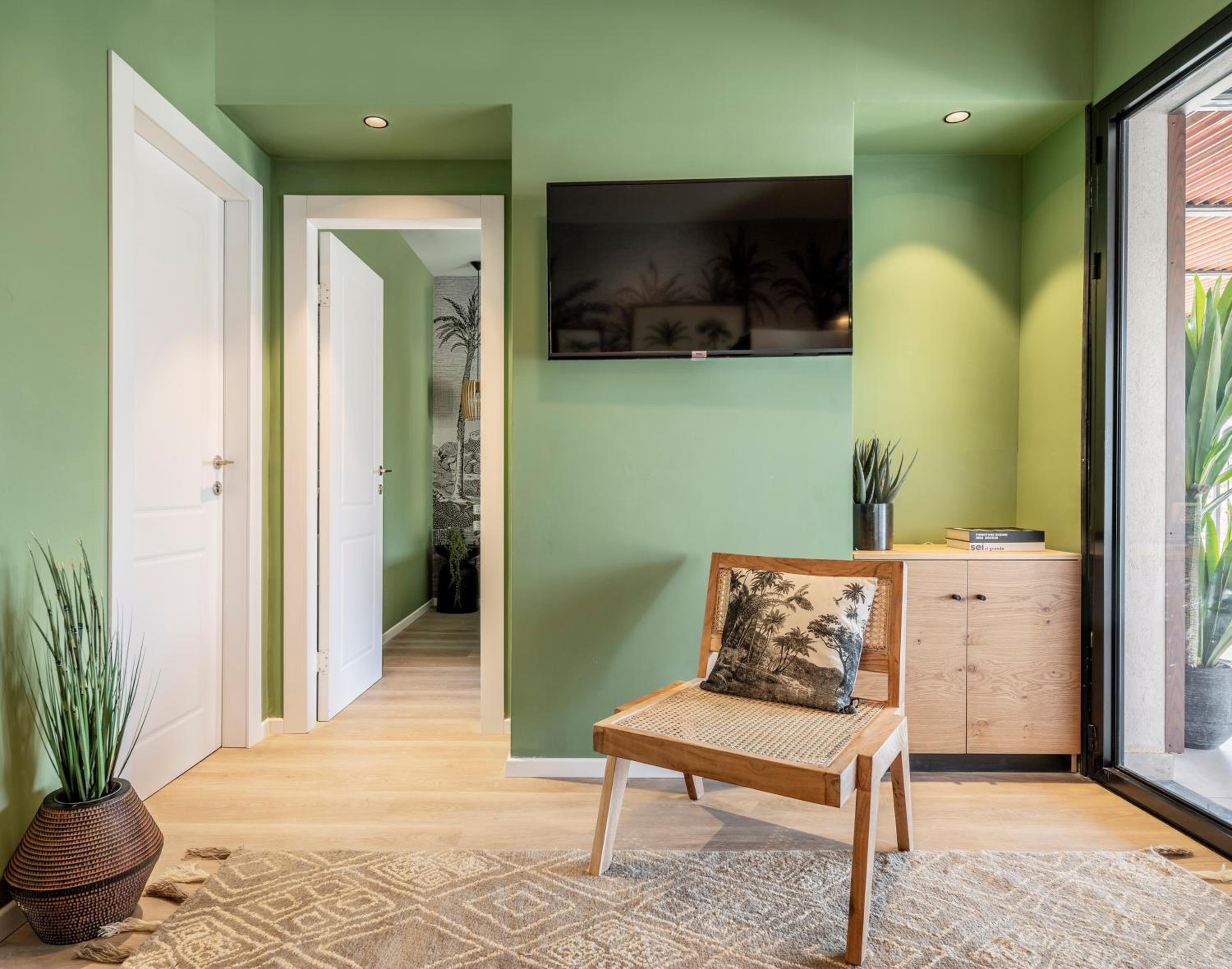 One-Bedroom Apartment with Terrace and Plunge Pool - Photo 16