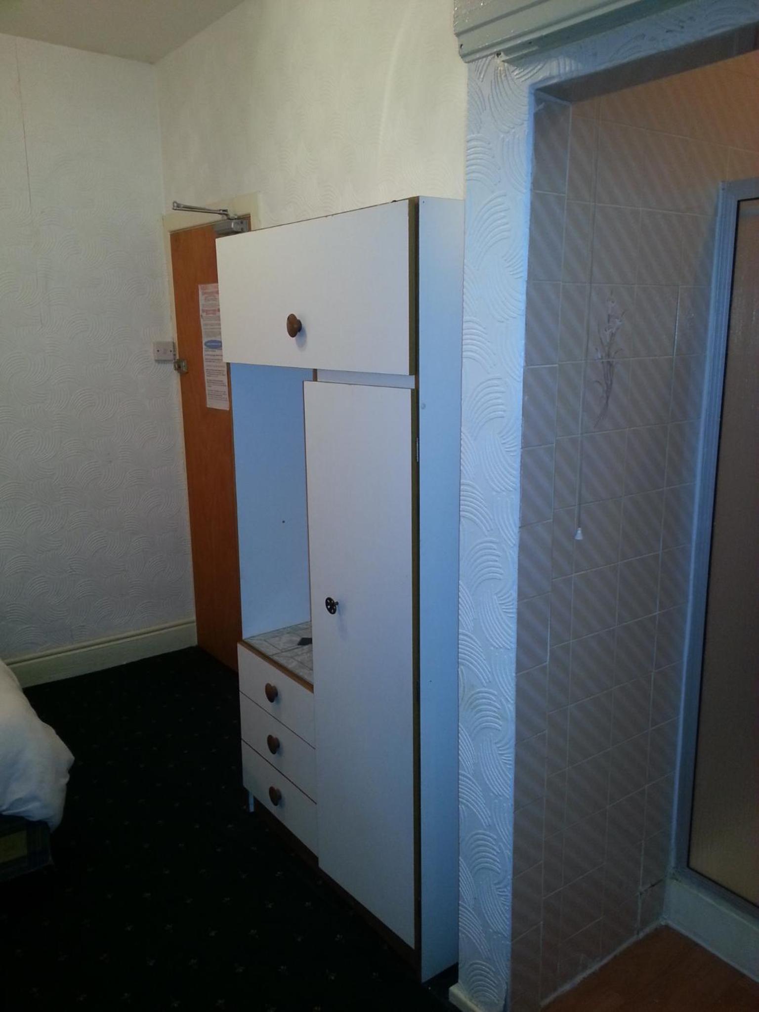 Family Room with Private Bathroom - Photo 2