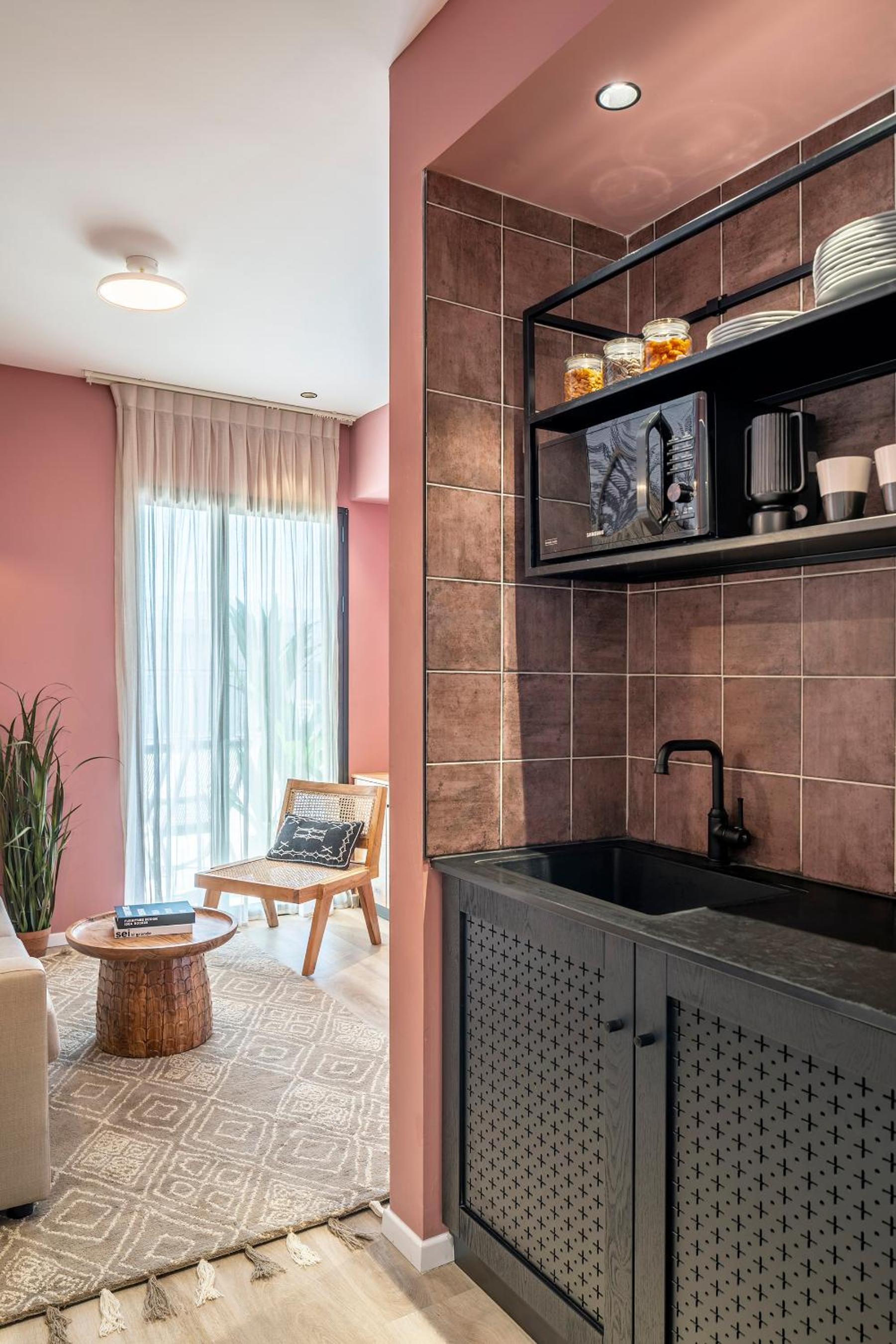 One-Bedroom Apartment with Terrace - Photo 12