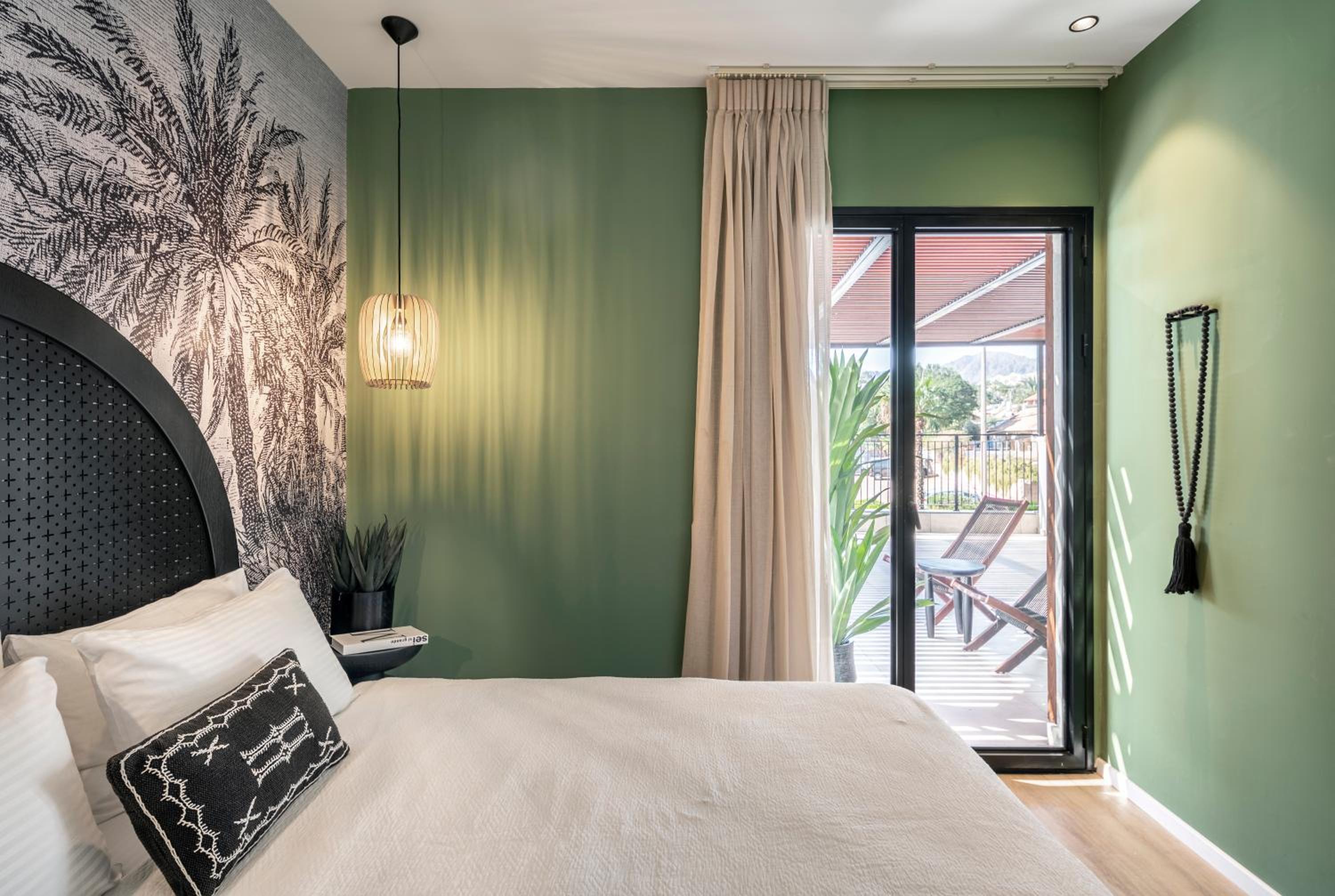 One-Bedroom Apartment with Terrace and Plunge Pool - Photo 17