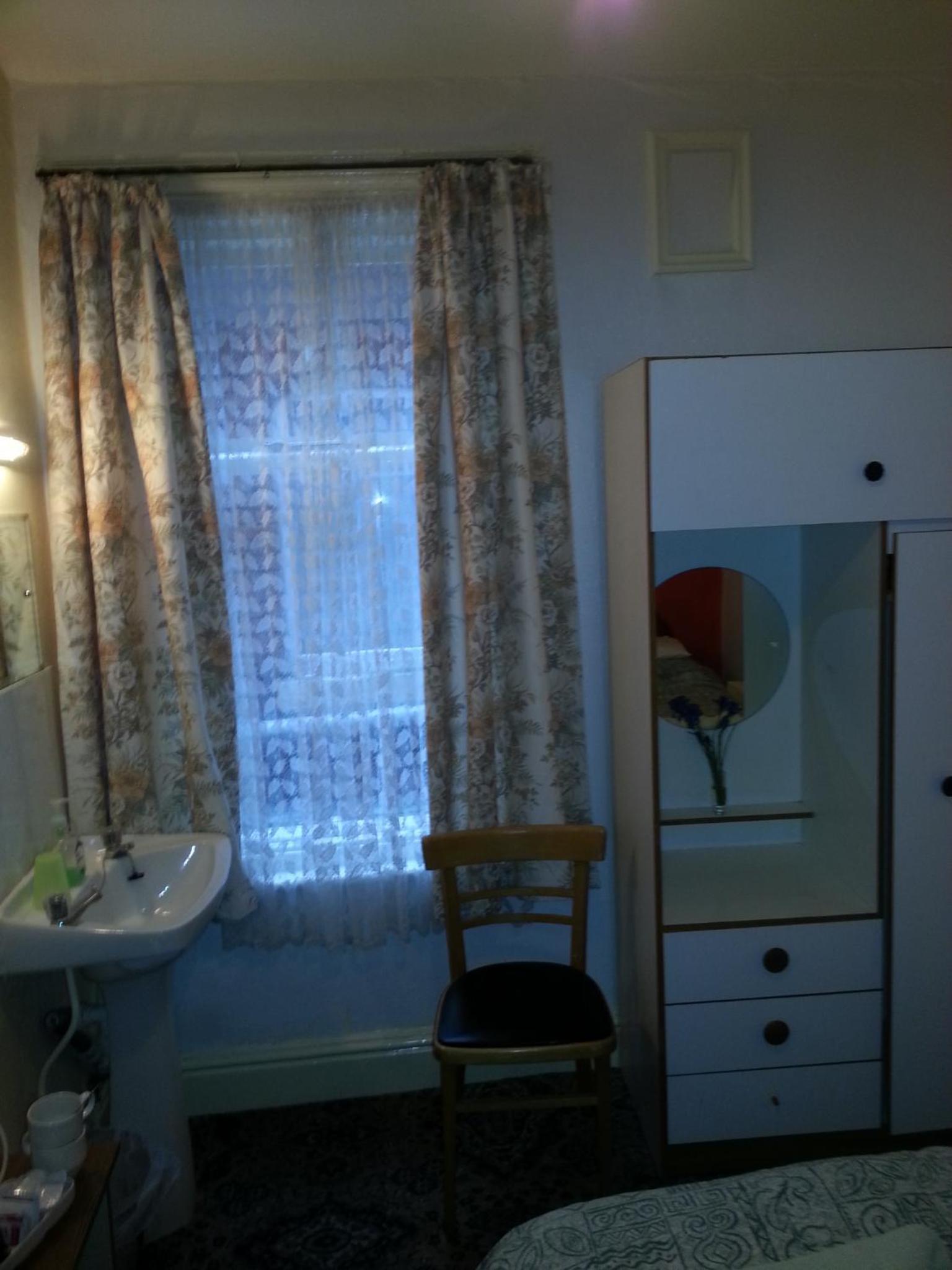 Standard Double Room - Photo 8