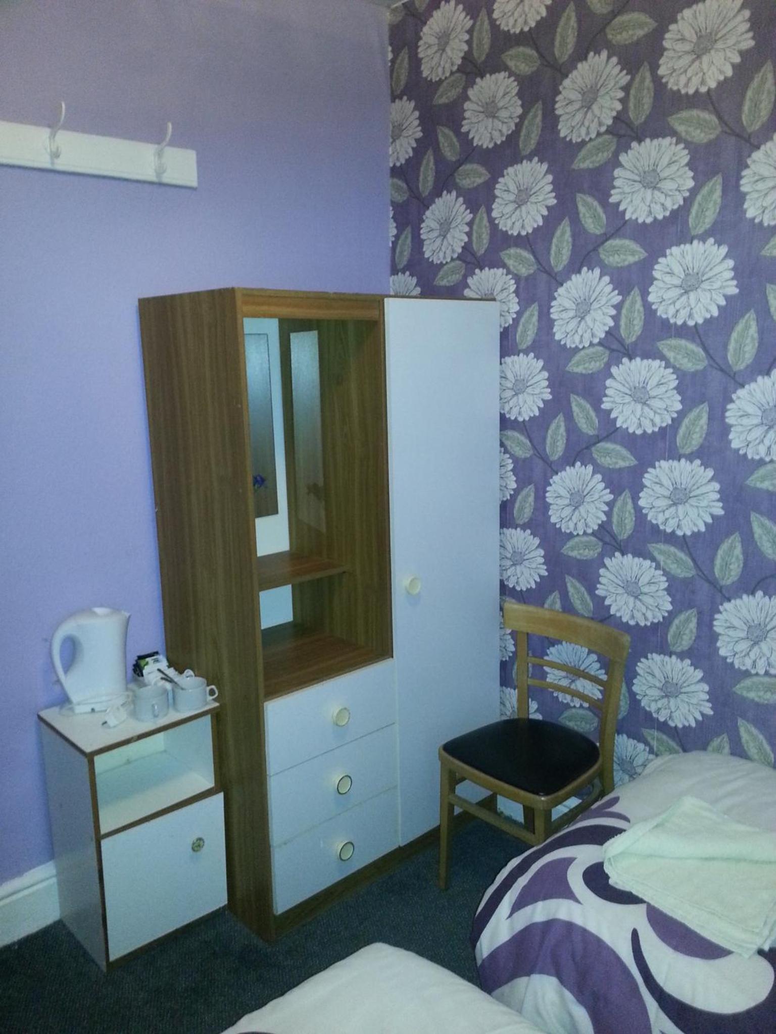 Standard Twin Room - Photo 4