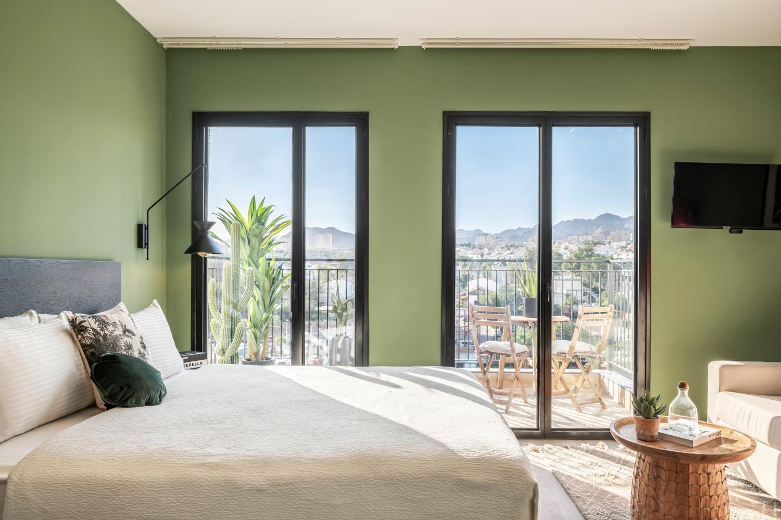 Studio Deluxe Apartment with Balcony - Photo 1