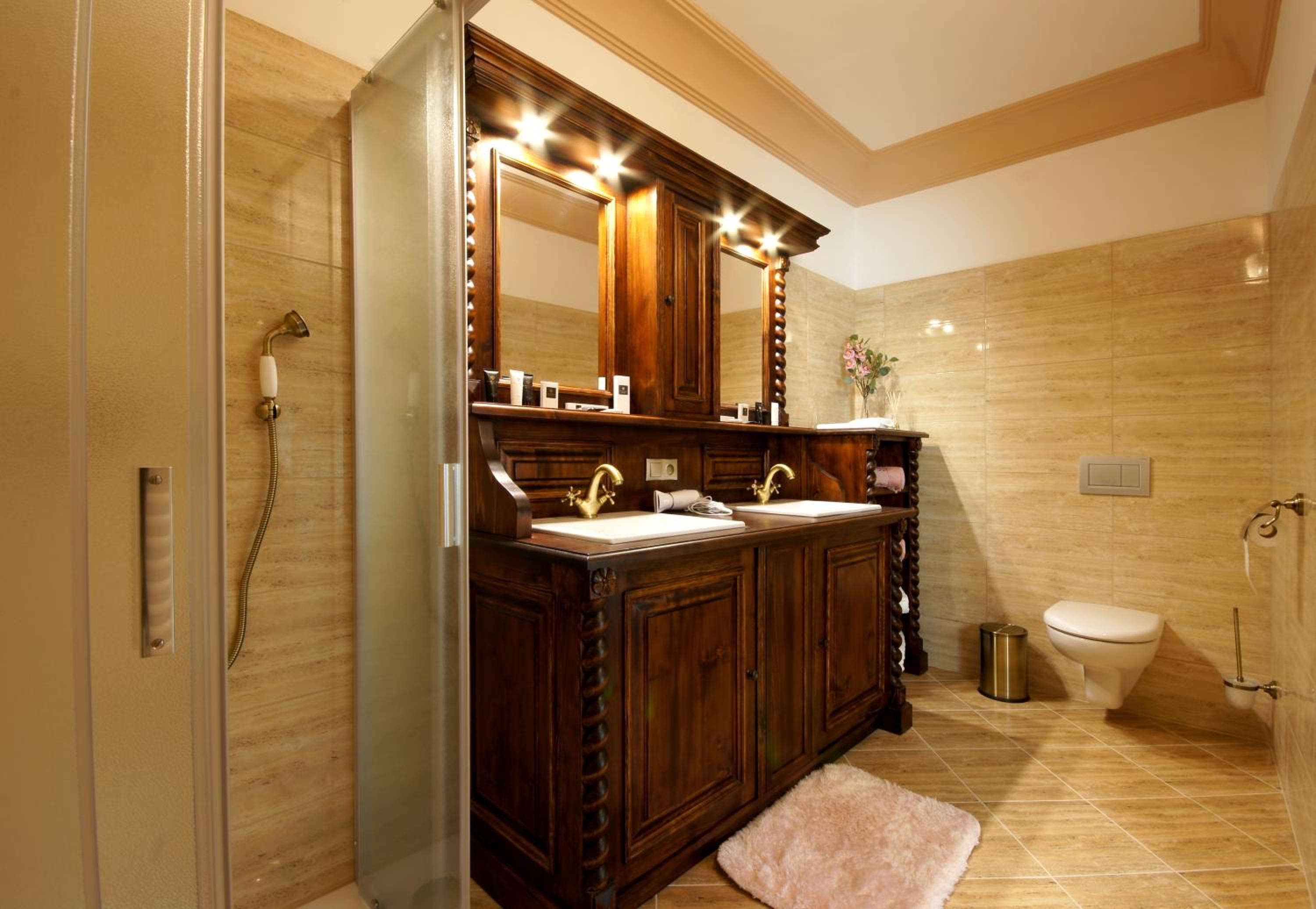 Deluxe Suite - Photo 3
