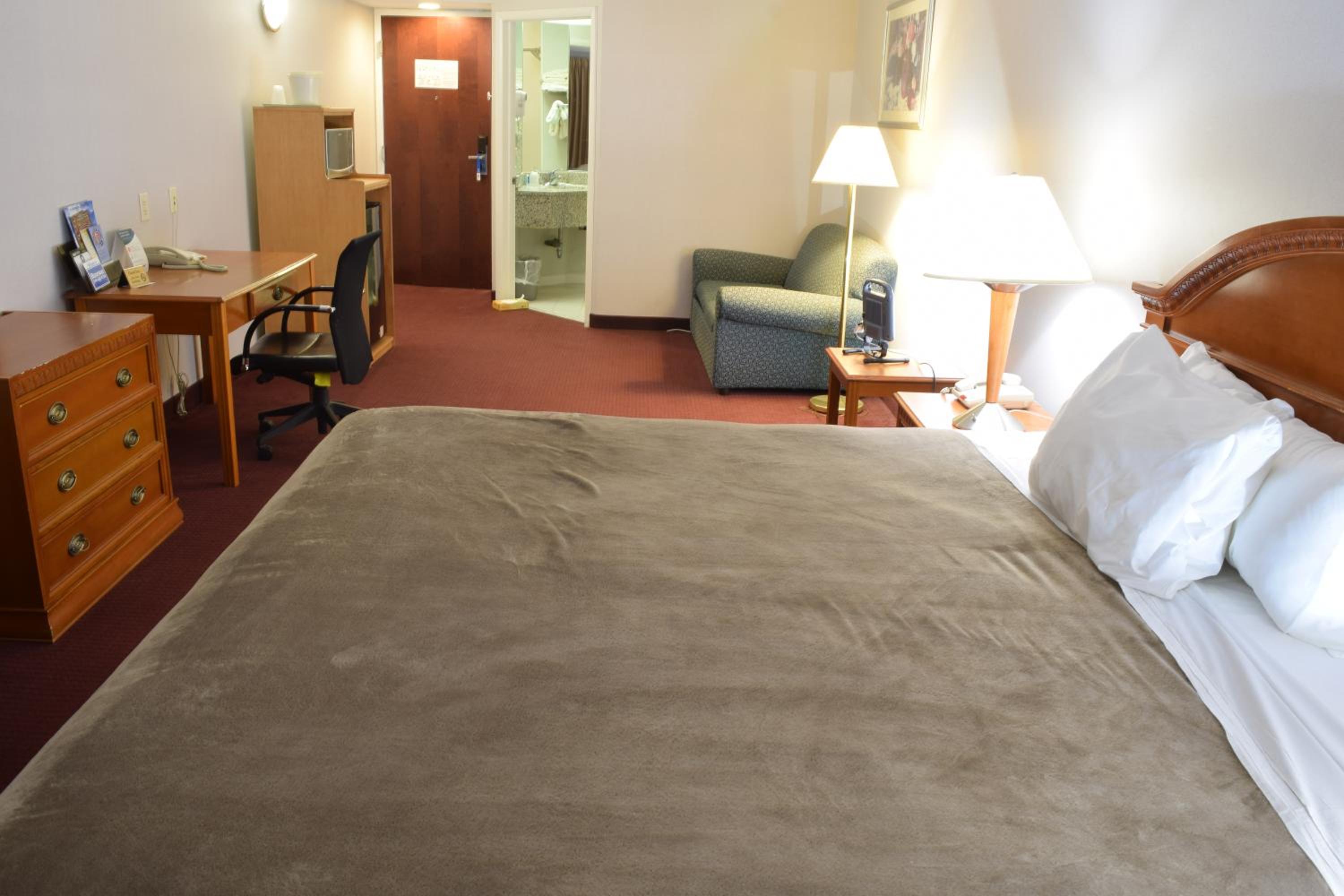 King Suite - Accessible/Non-Smoking photo 1