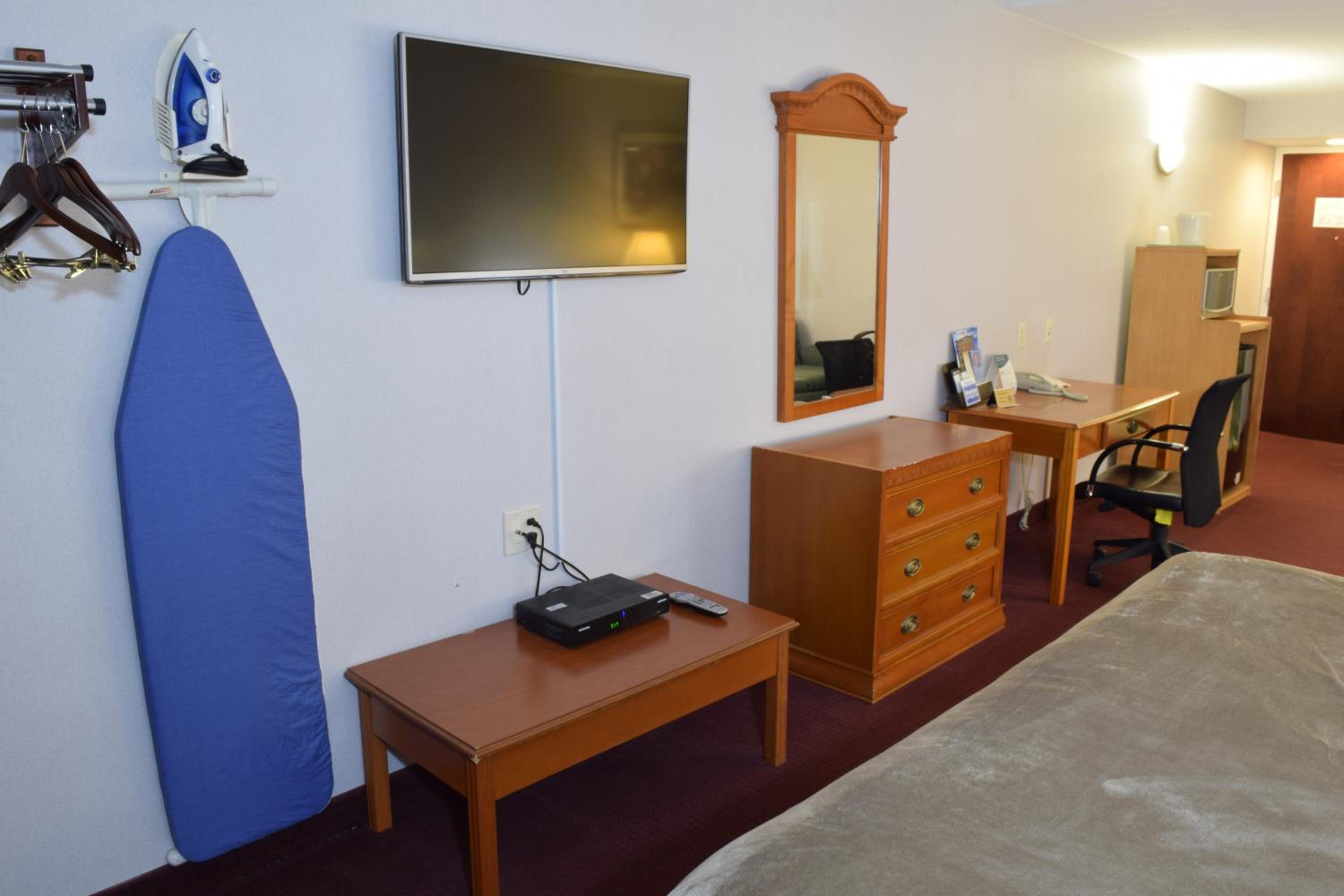 King Suite - Accessible/Non-Smoking photo 3