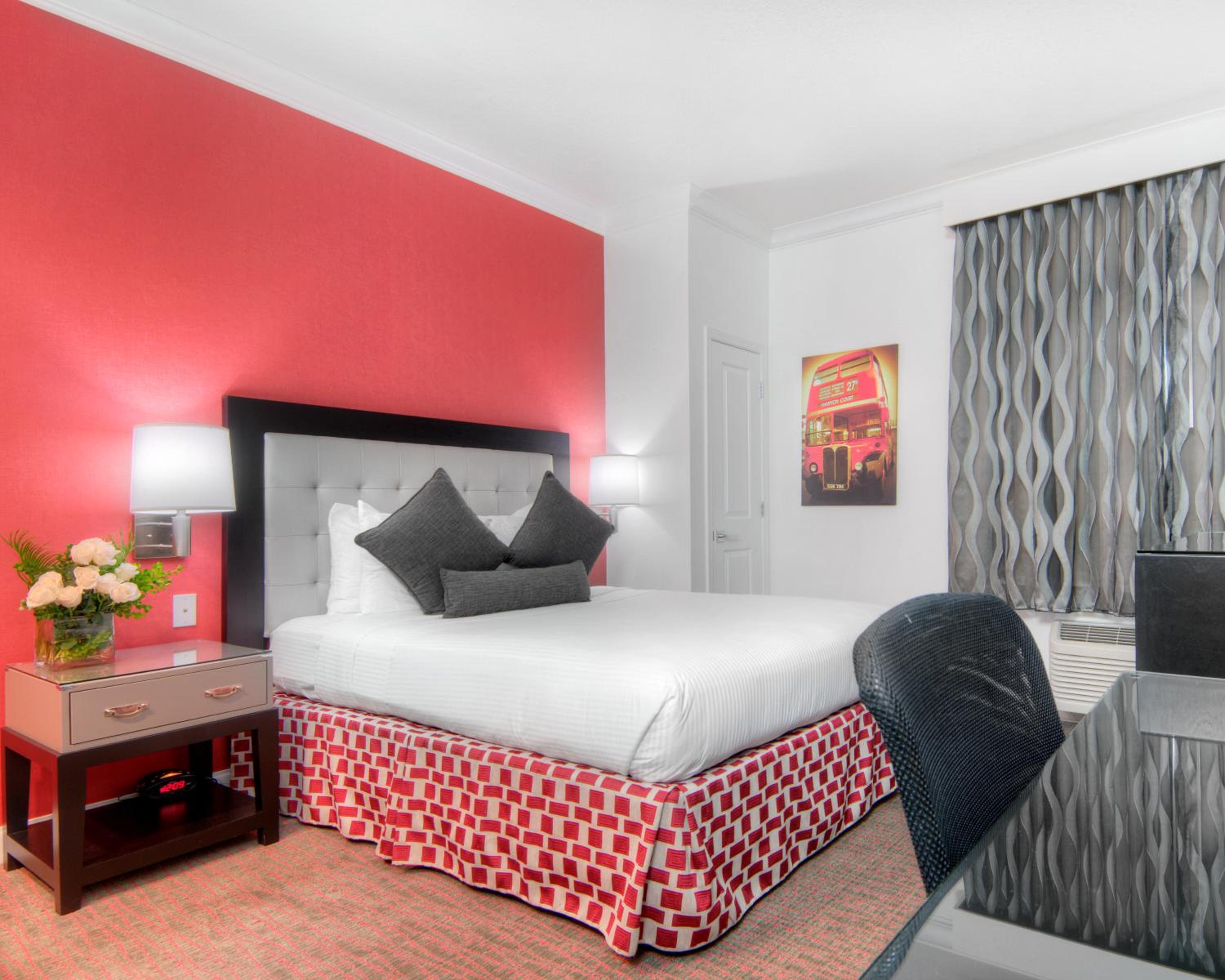 Queen Room - Accessible/Non-Smoking - Photo 2