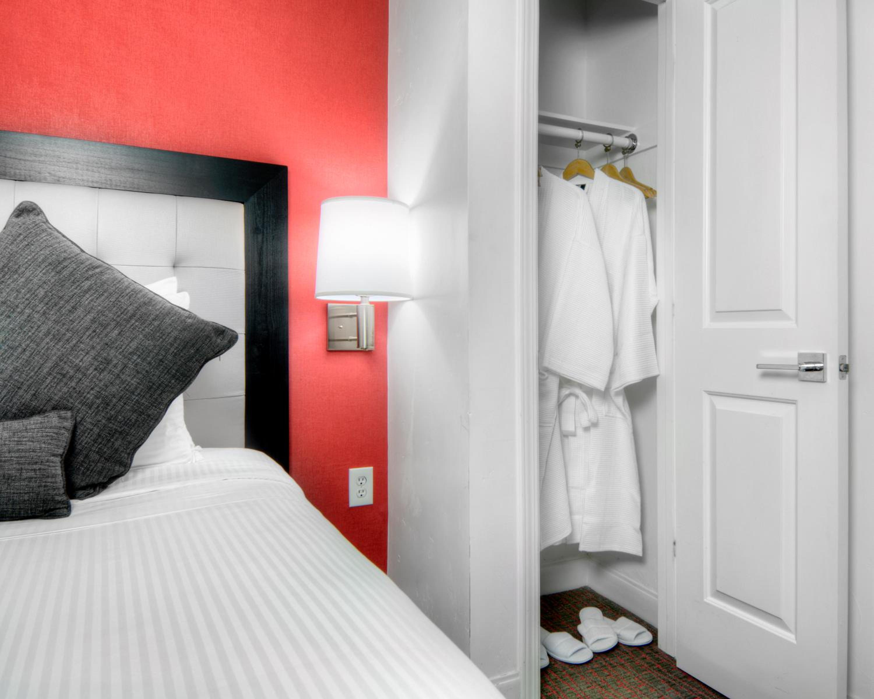 Queen Room - Accessible/Non-Smoking - Photo 1
