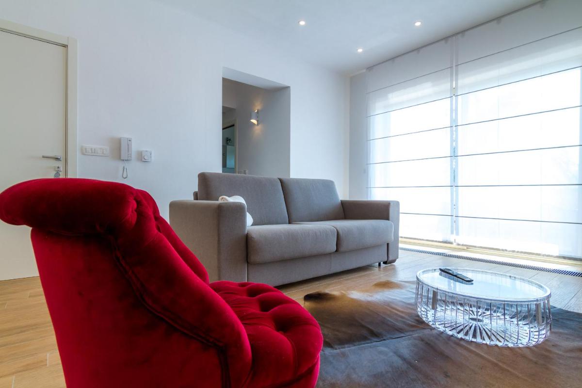 Deluxe Apartment with Balcony and Sea View - Photo 3