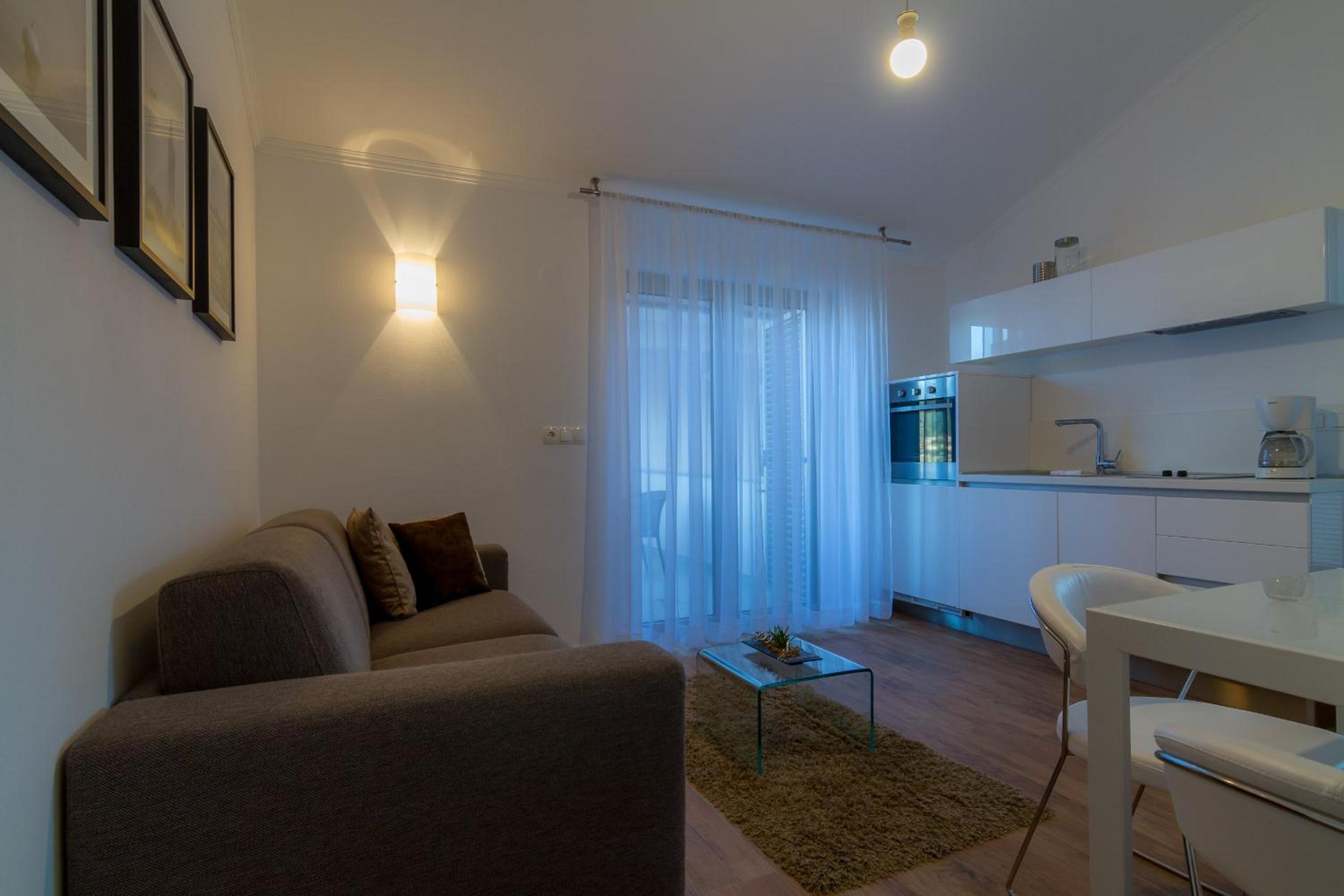 Deluxe Apartment with Balcony and Sea View