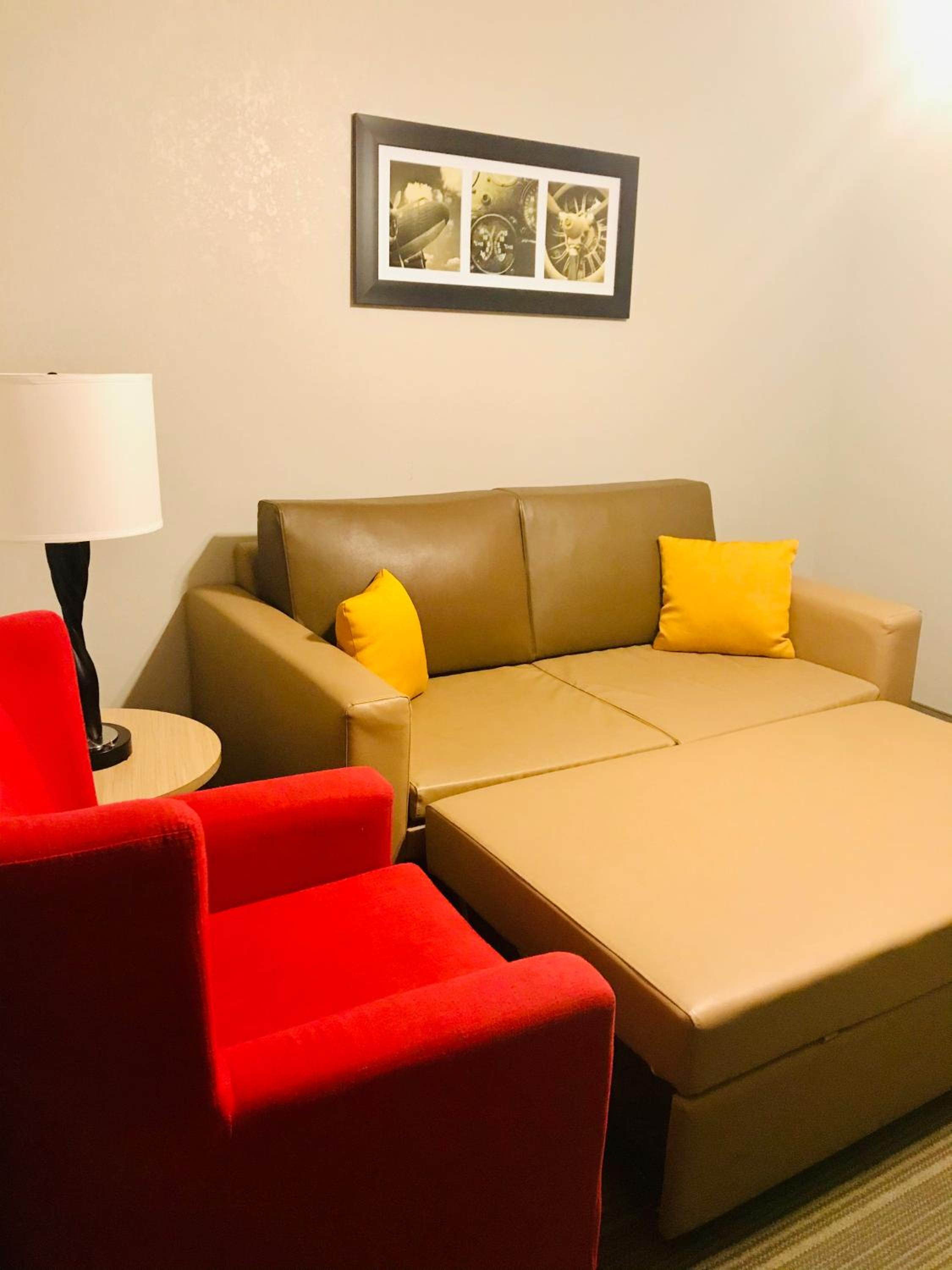 One-Bedroom Queen Suite - Non-Smoking - Photo 9