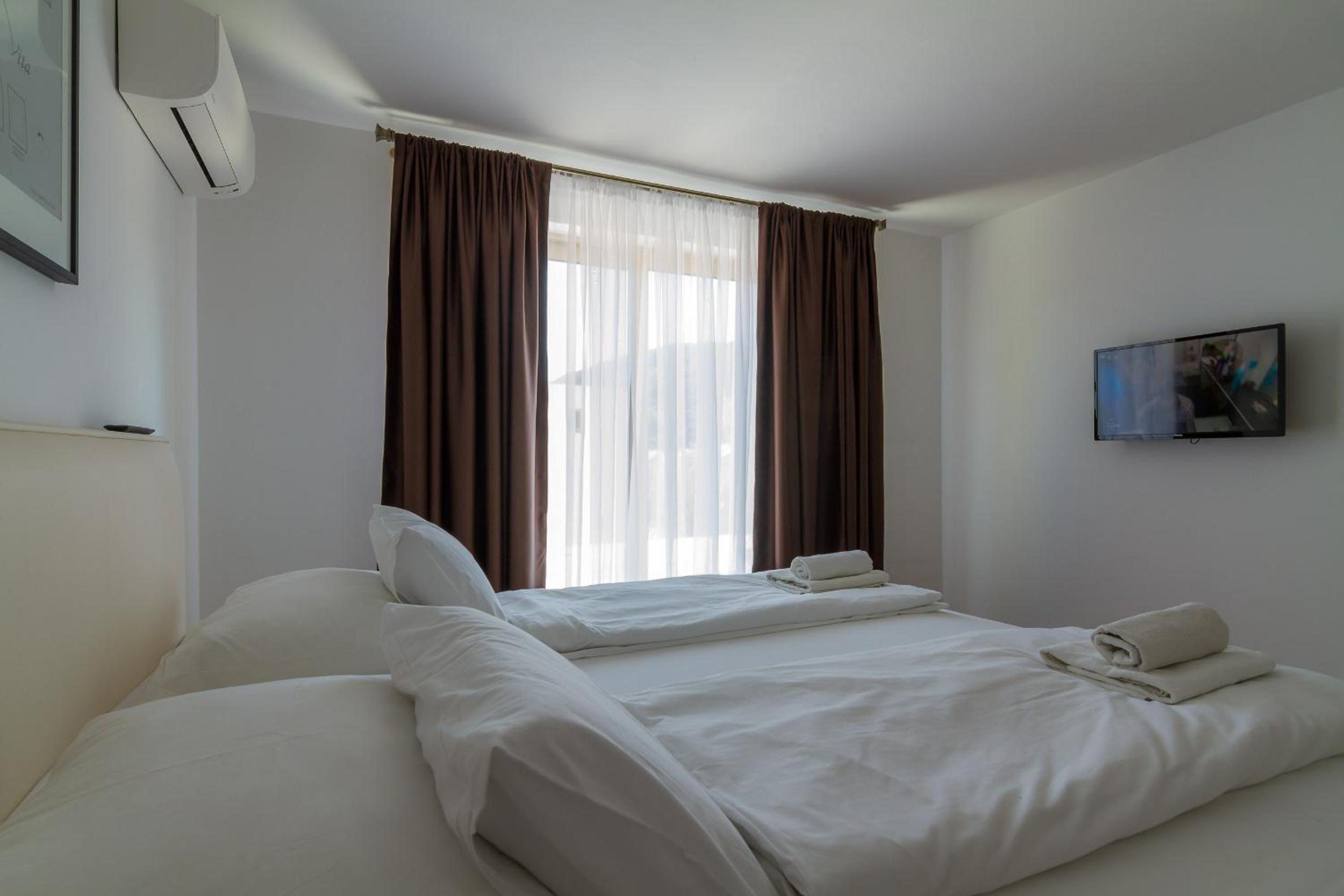 Deluxe Apartment with Terrace - Photo 1