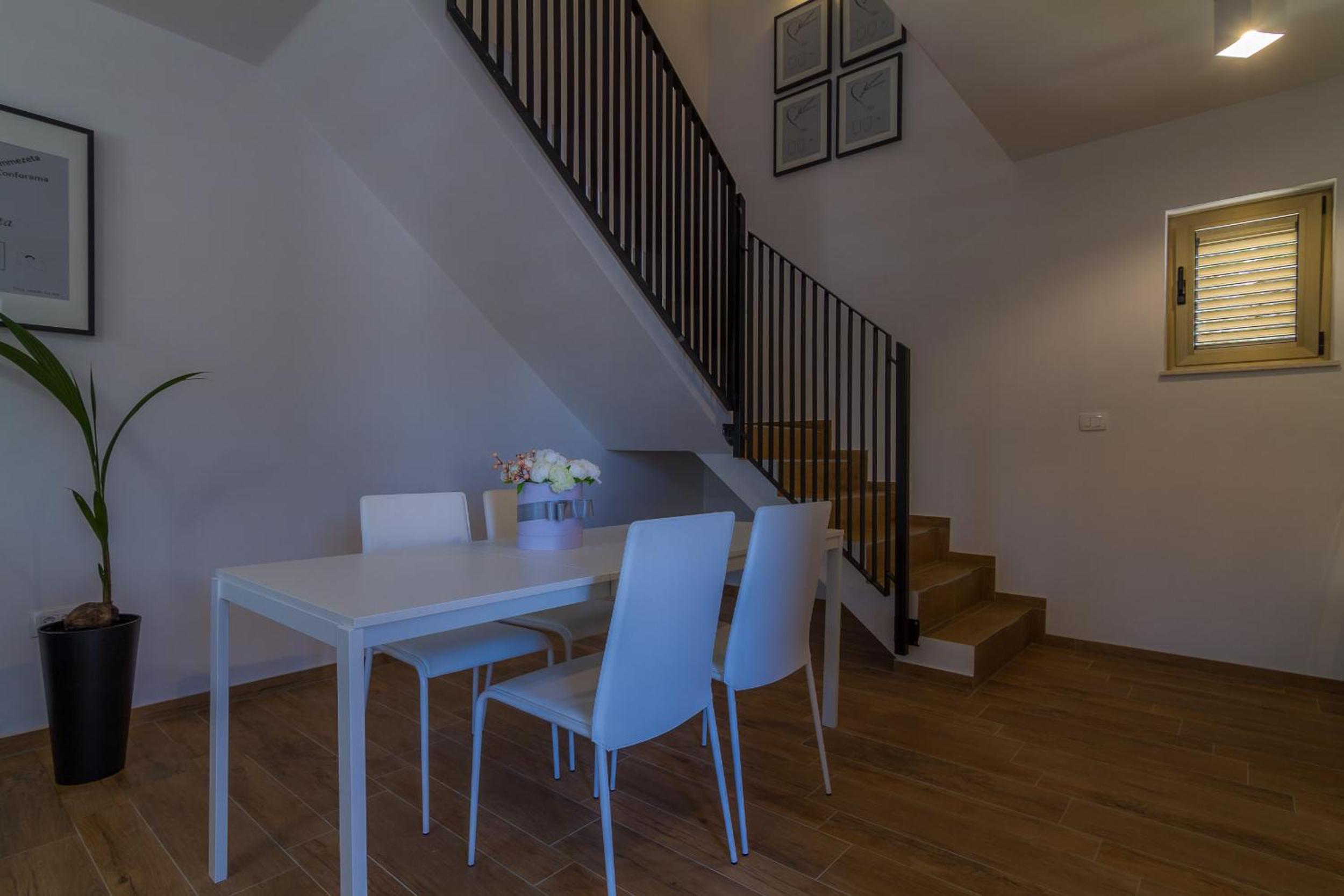 Deluxe Apartment with Terrace - Photo 3