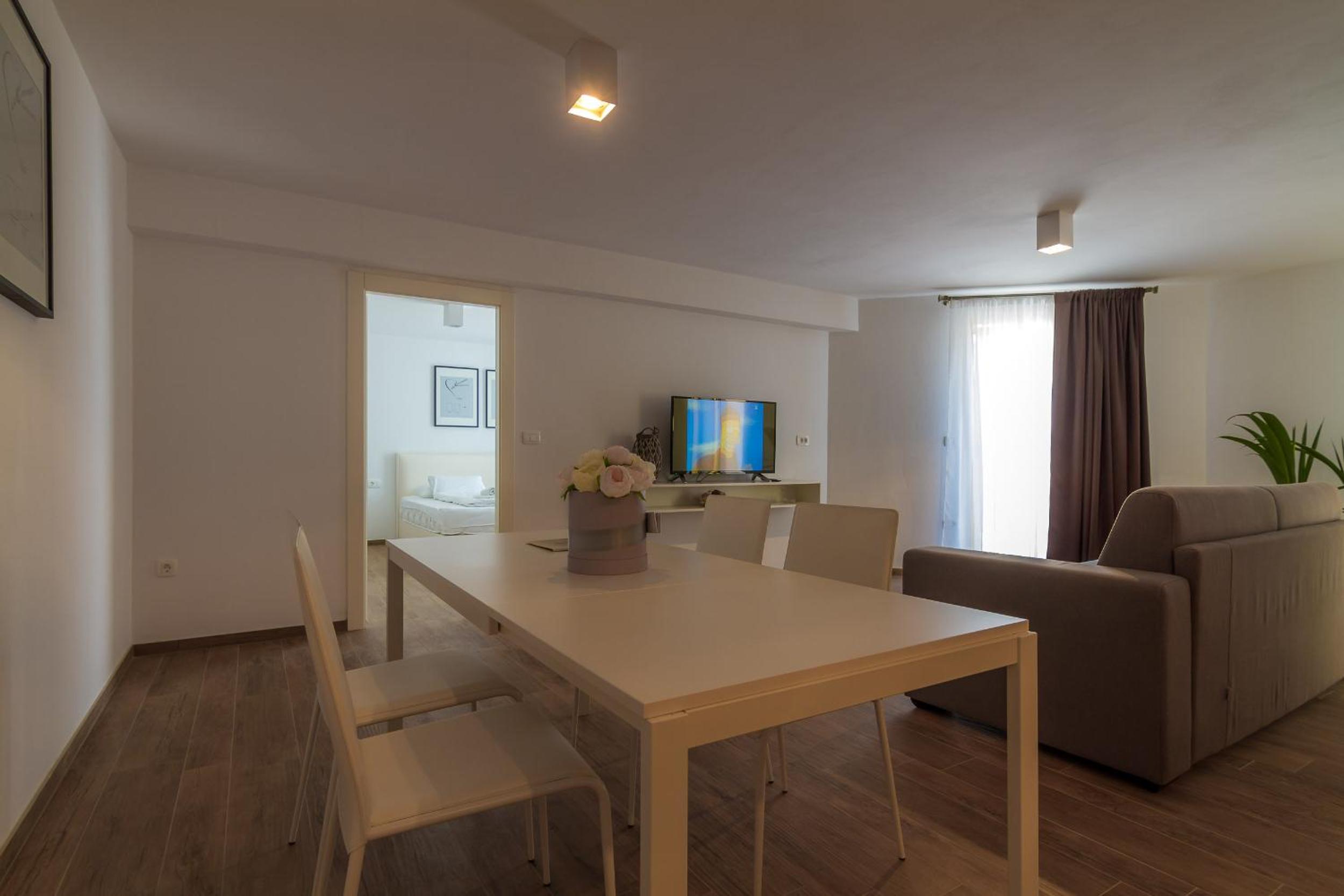 Deluxe Apartment with Terrace - Photo 2