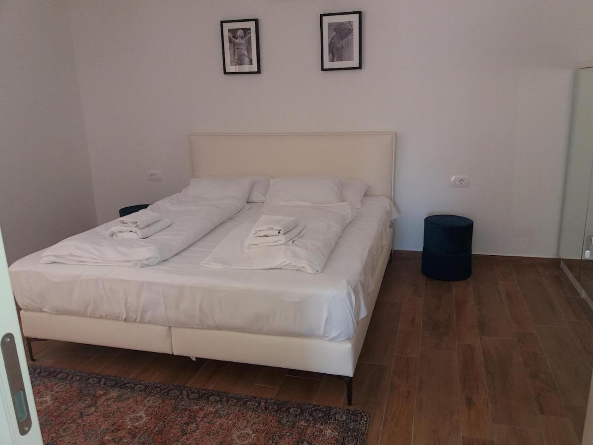 Deluxe Apartment with Terrace and Garden View - Photo 26