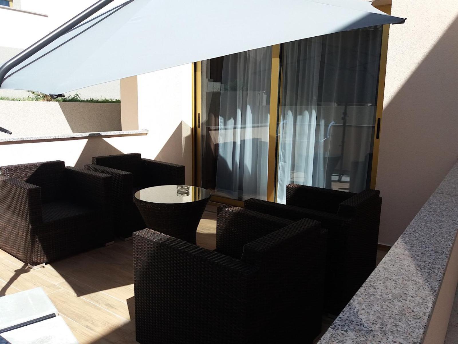 Deluxe Apartment with Terrace and Garden View - Photo 9