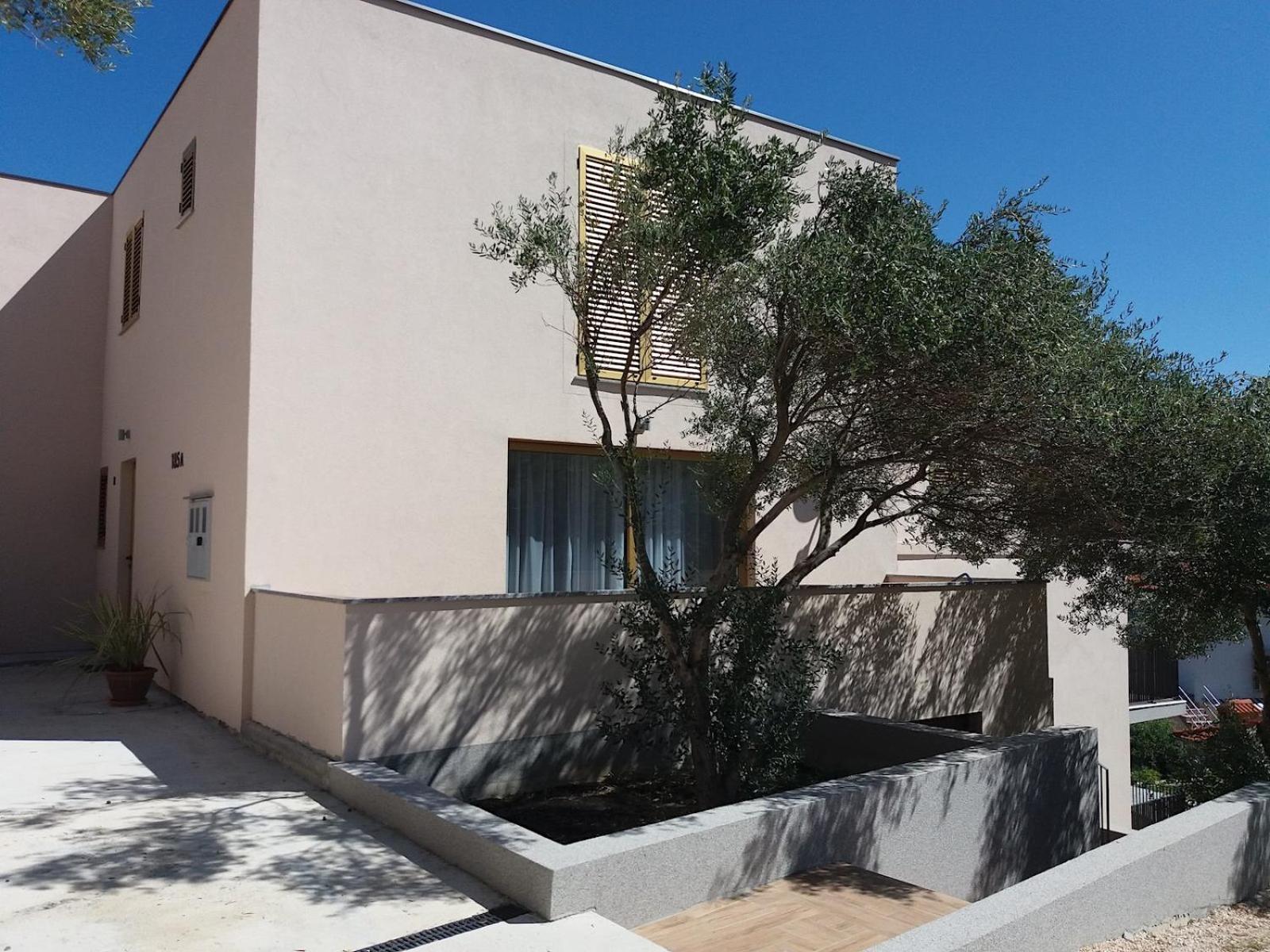 Deluxe Apartment with Terrace and Garden View - Photo 16