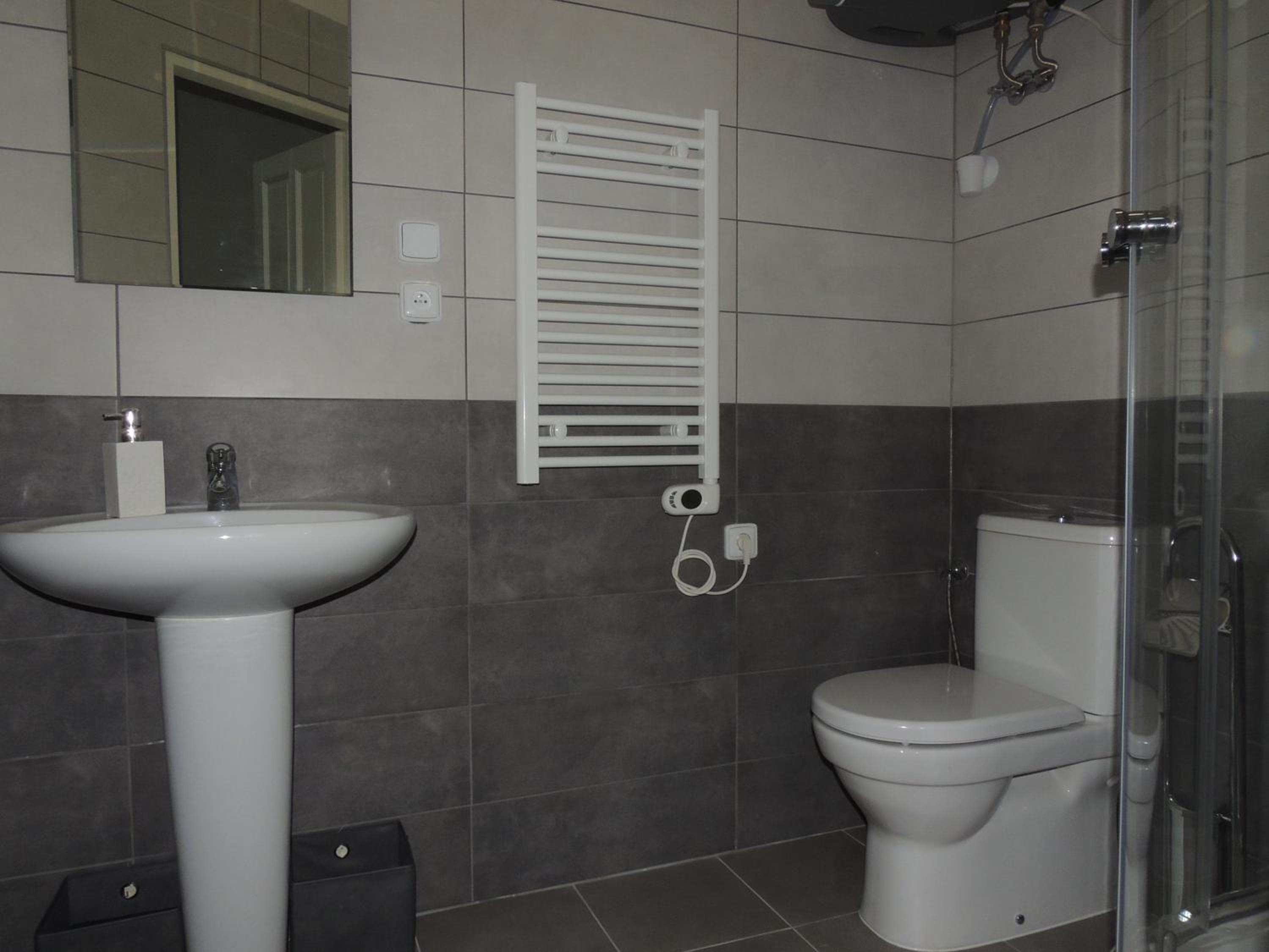 One-Bedroom Apartment - Photo 3