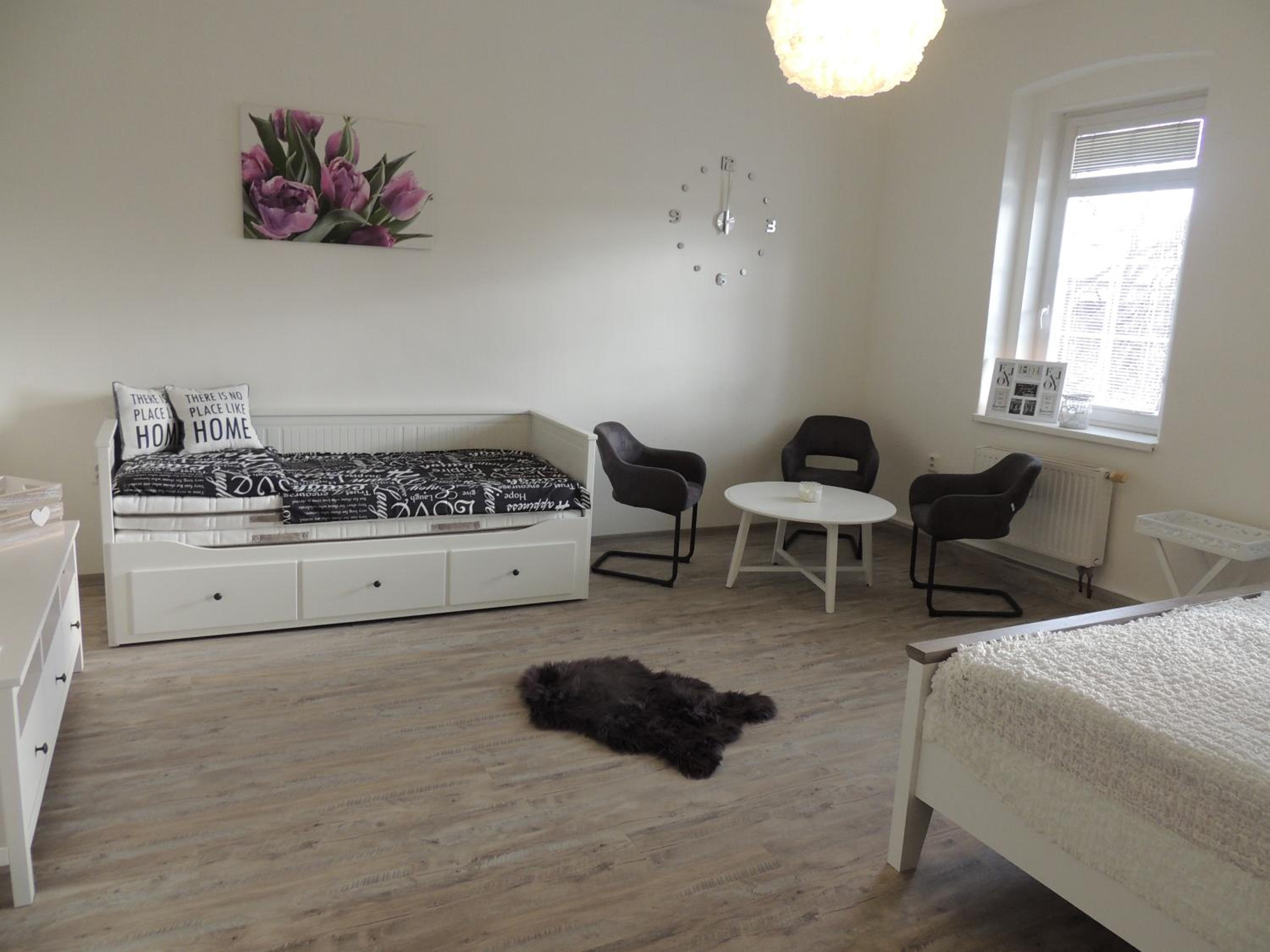 One-Bedroom Apartment - Photo 8