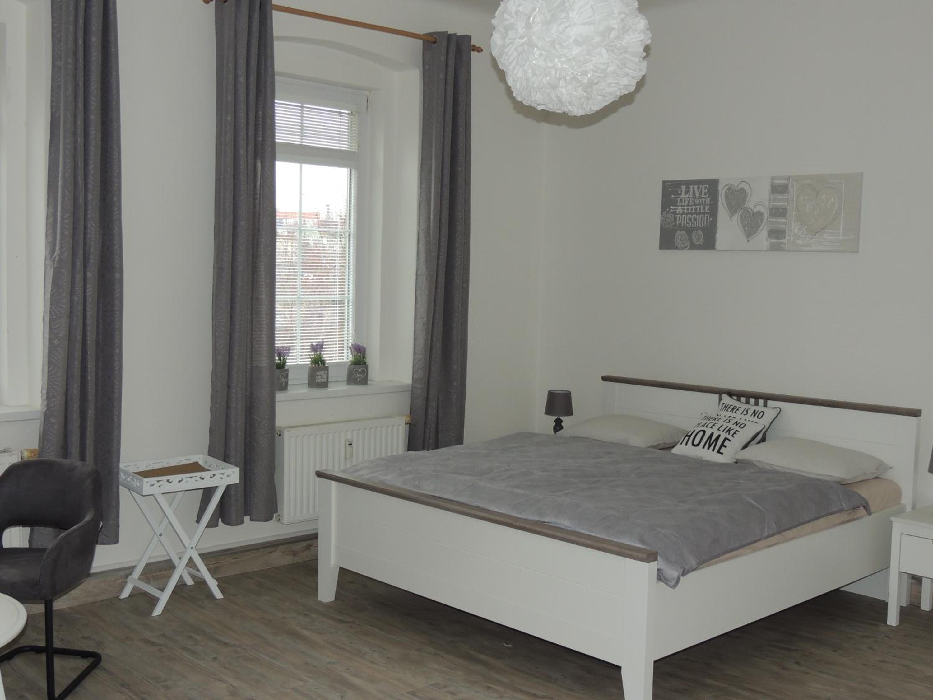 One-Bedroom Apartment - Photo 11