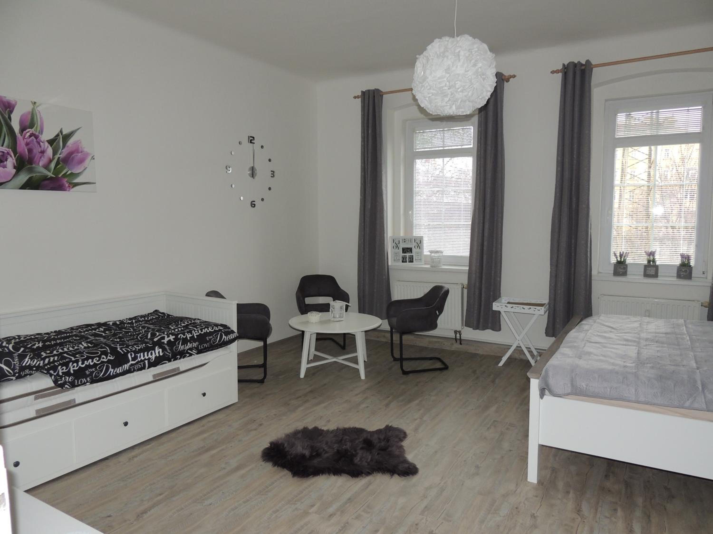 One-Bedroom Apartment - Photo 12