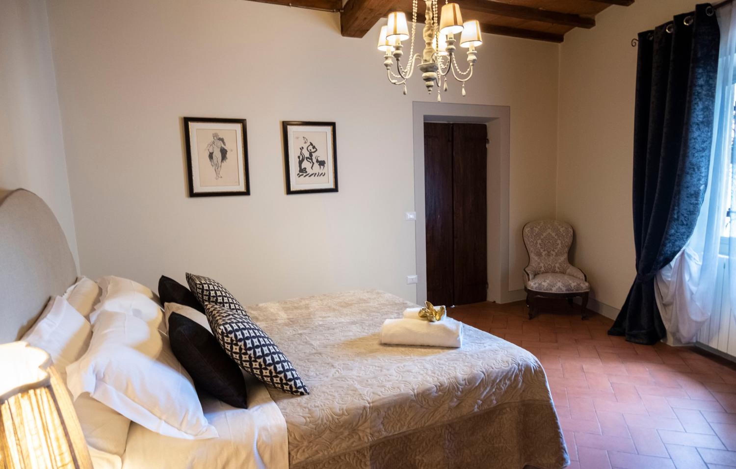 Two-Bedroom Apartment - Photo 22