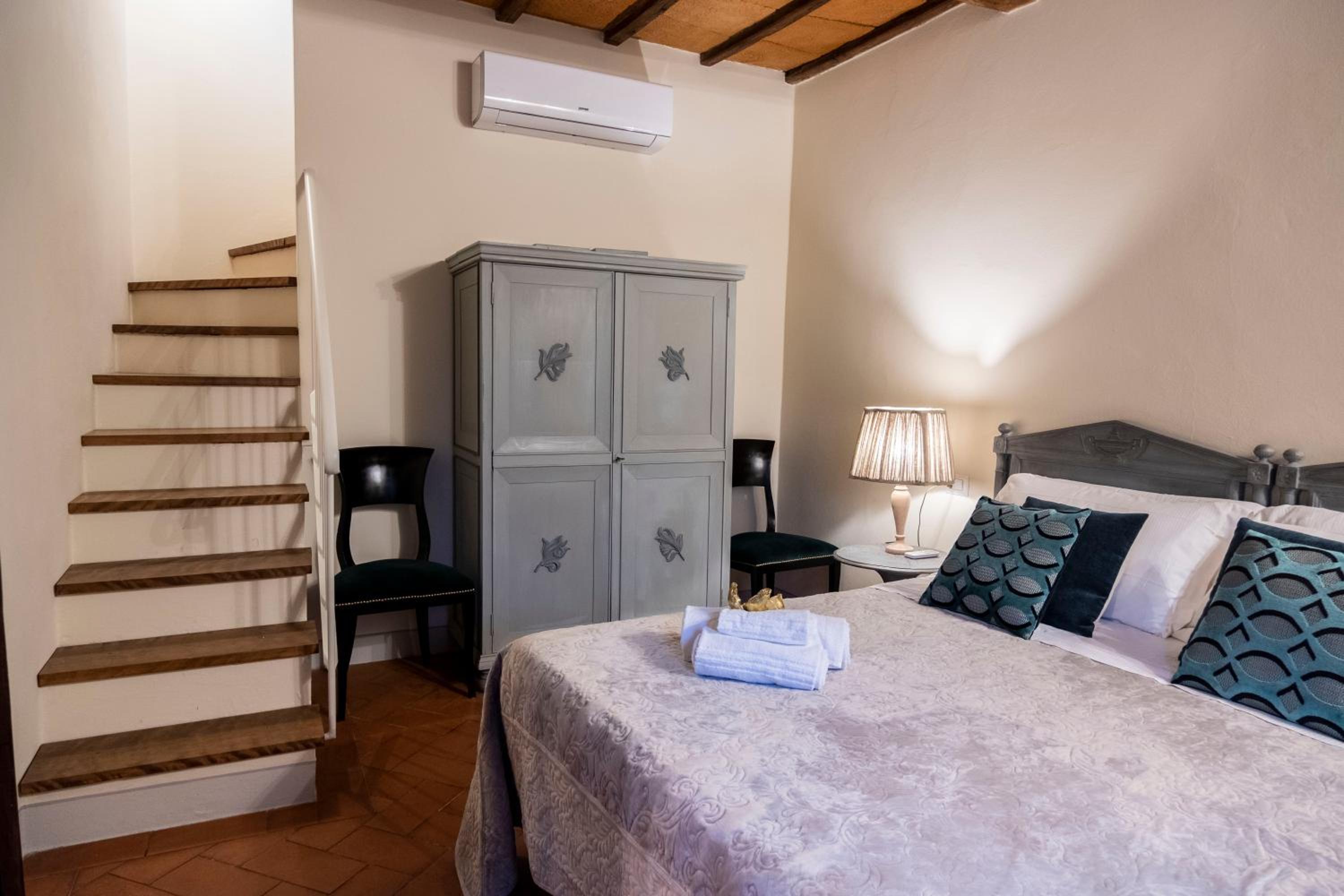 Two-Bedroom Apartment - Photo 17