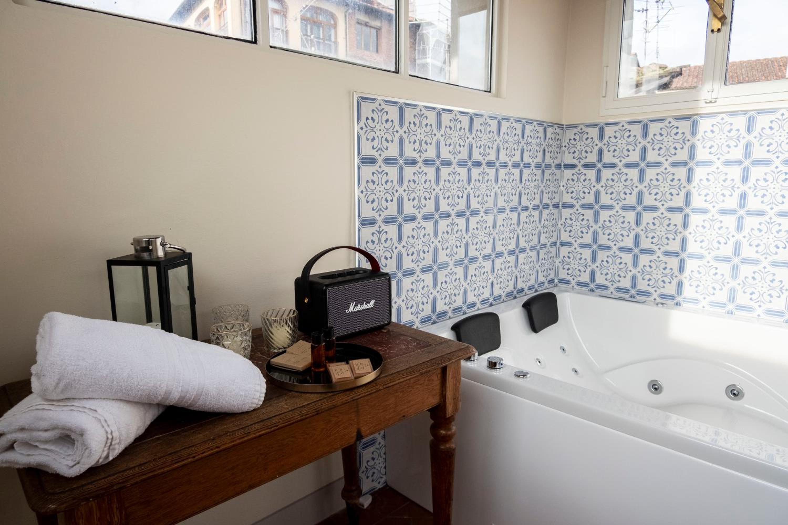 Two-Bedroom Apartment - Photo 9