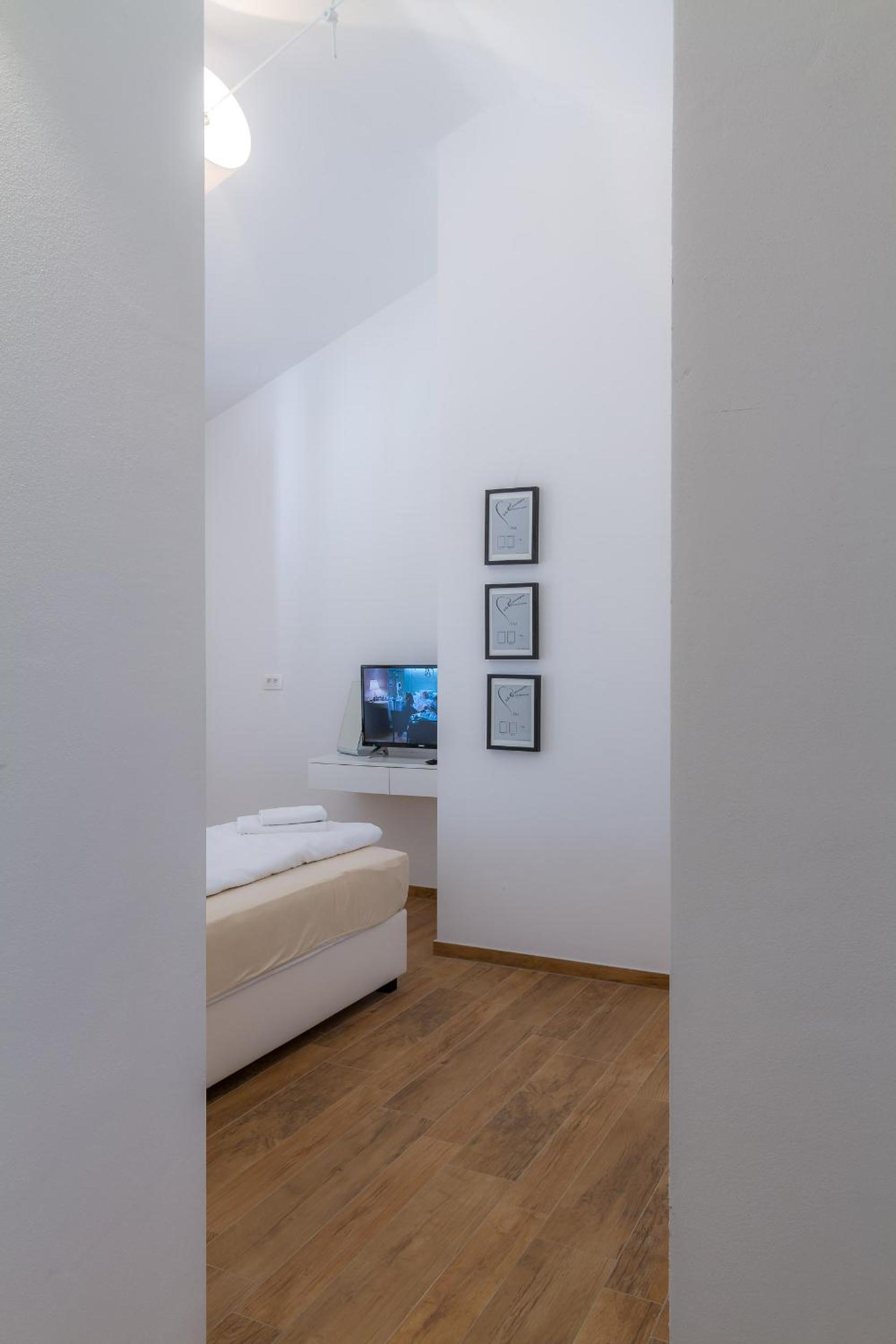 Deluxe Apartment with Terrace and Garden View - Photo 23