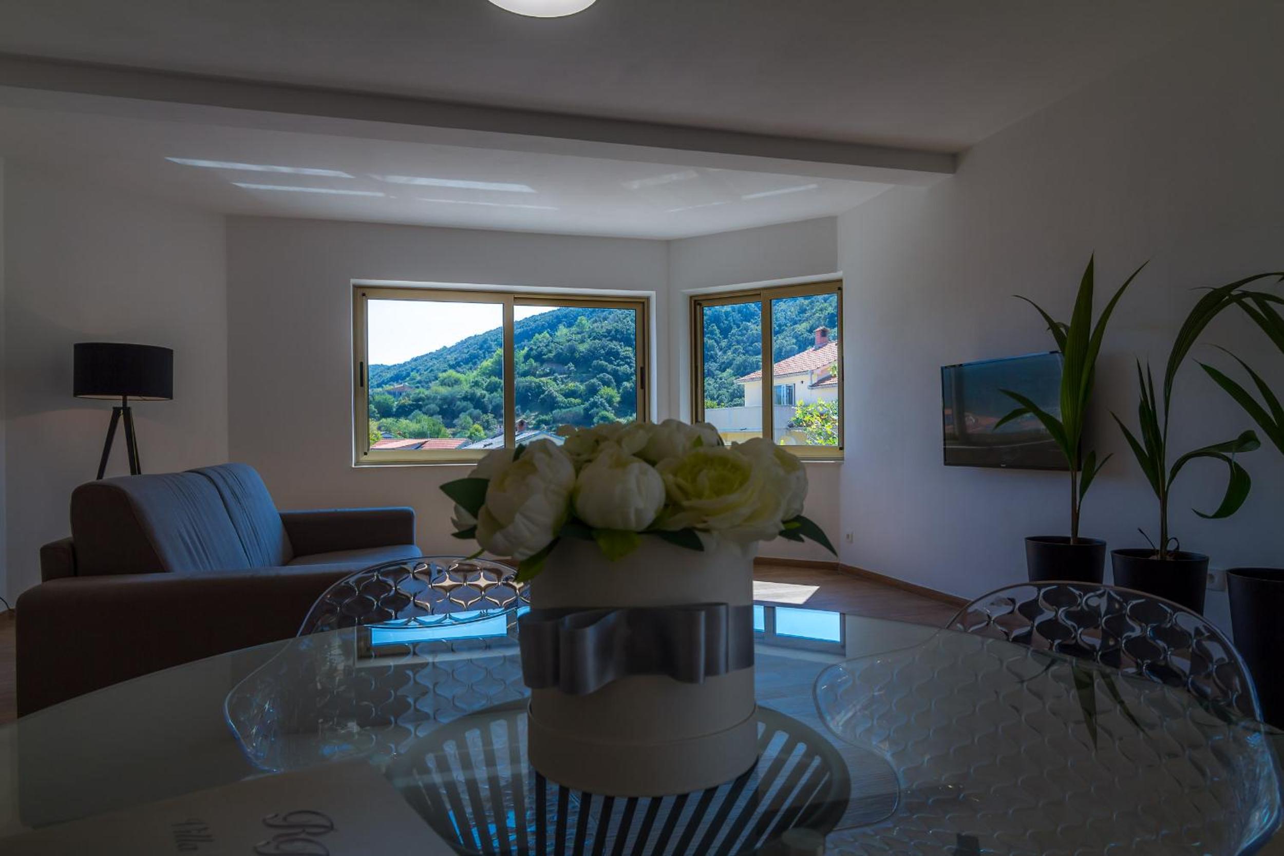 Deluxe Apartment with Terrace and Garden View - Photo 7