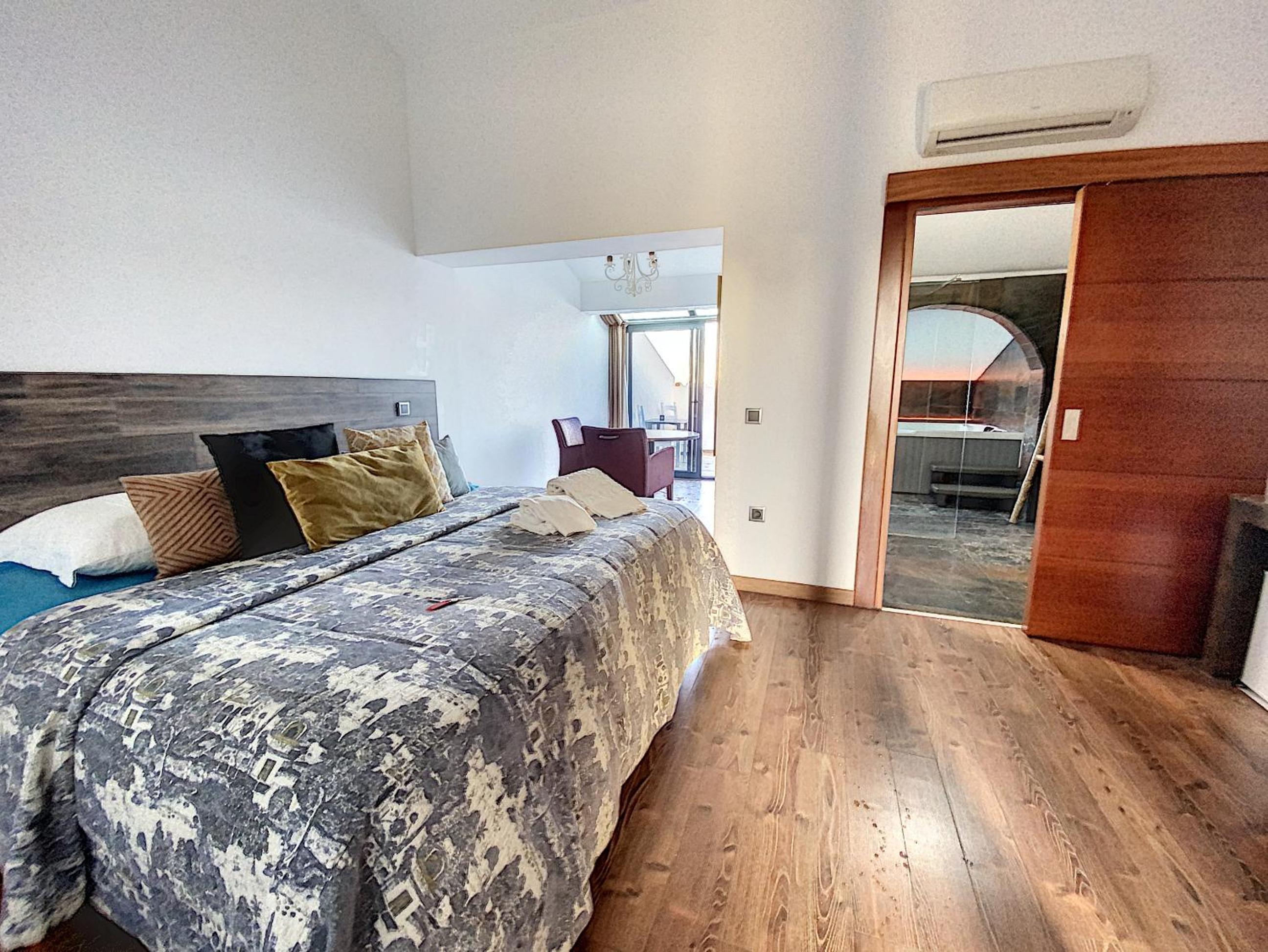 Deluxe Suite with Spa Bath