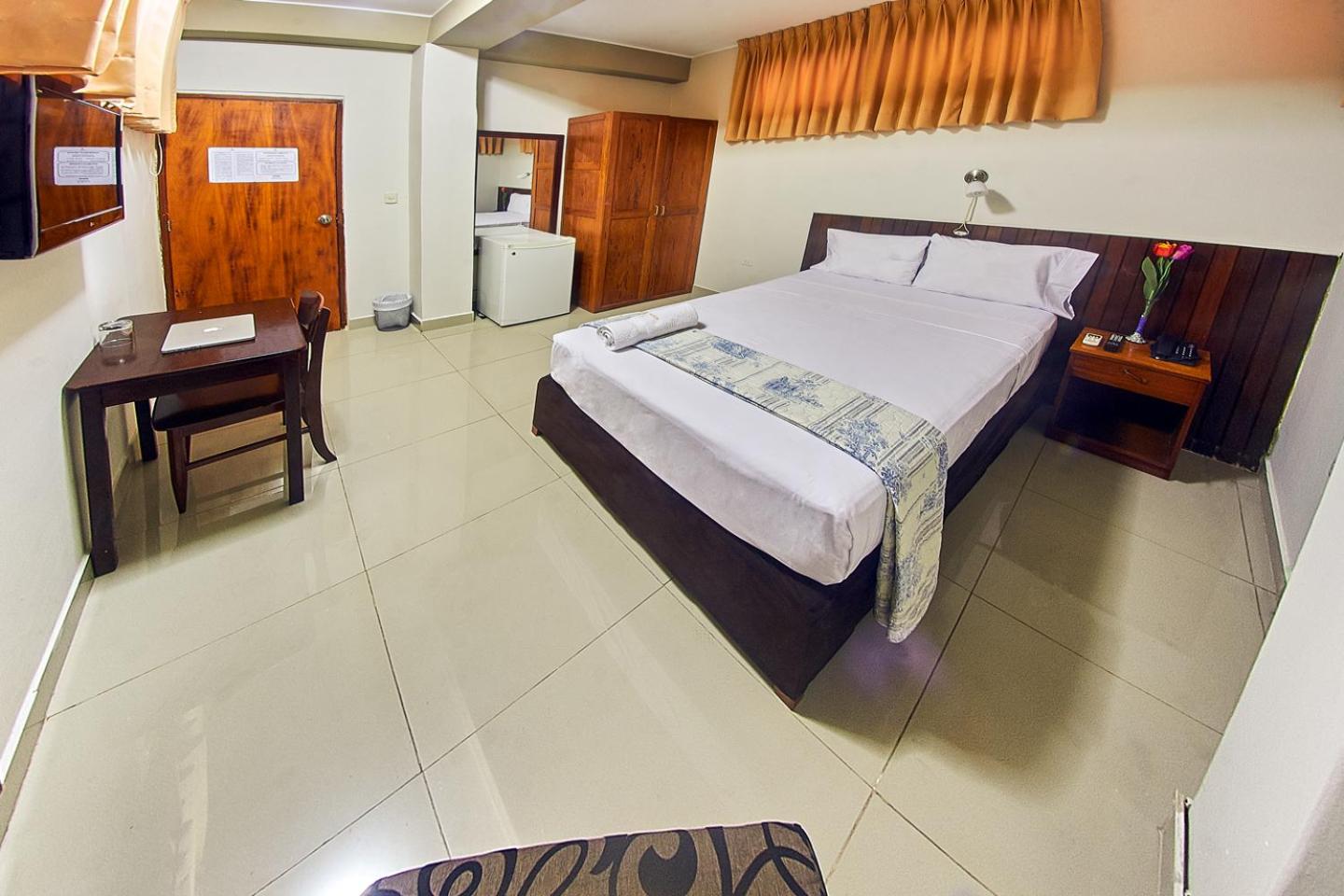 Single Room with Private Bathroom photo 2