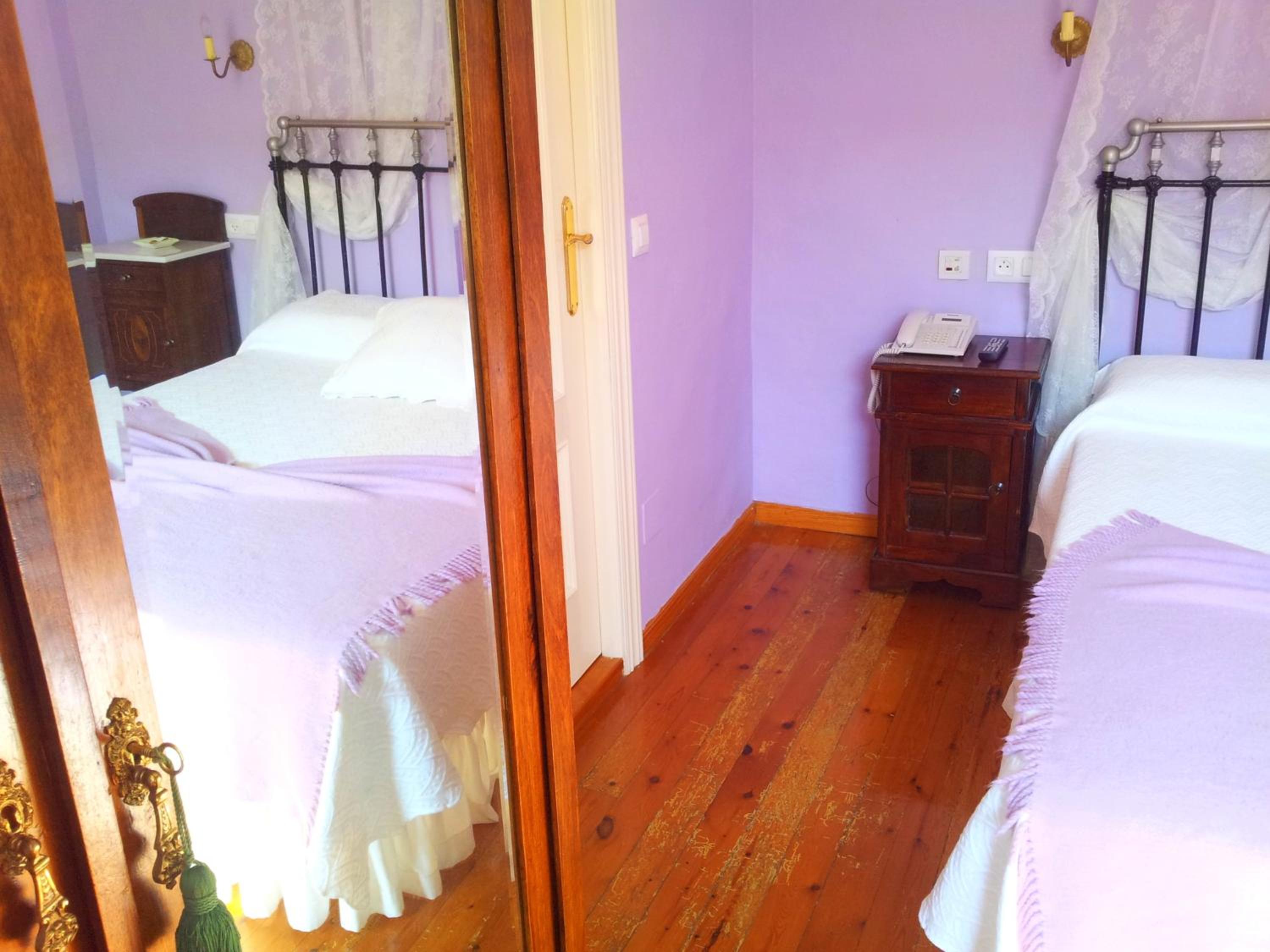 Twin Room with Bathroom photo 3