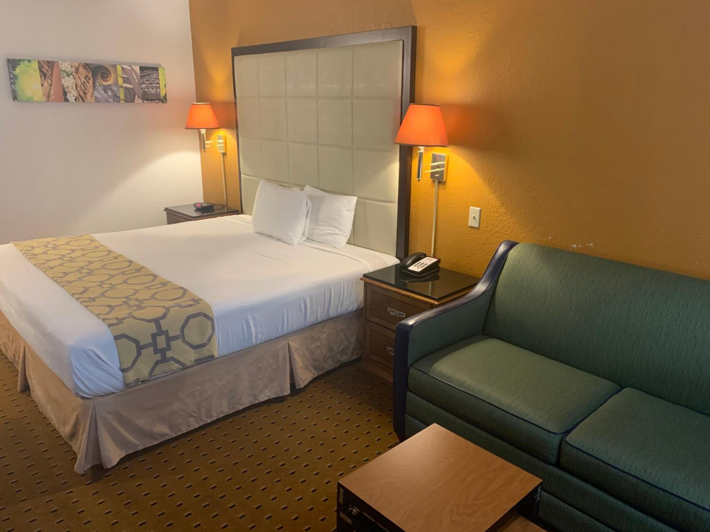 King Room - Non-Smoking - Photo 3