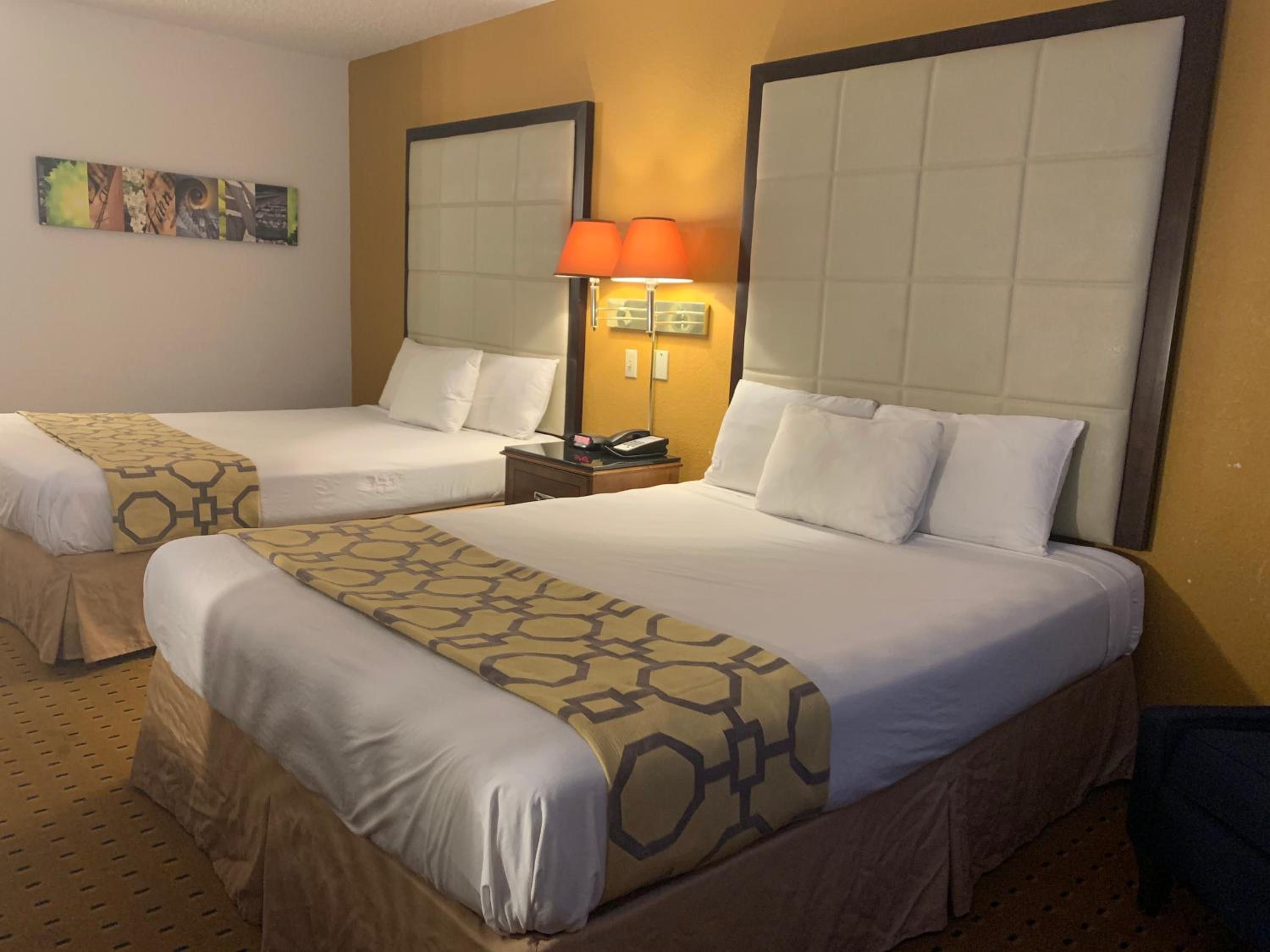 Queen Room with Two Queen Beds - Non-Smoking - Photo 1