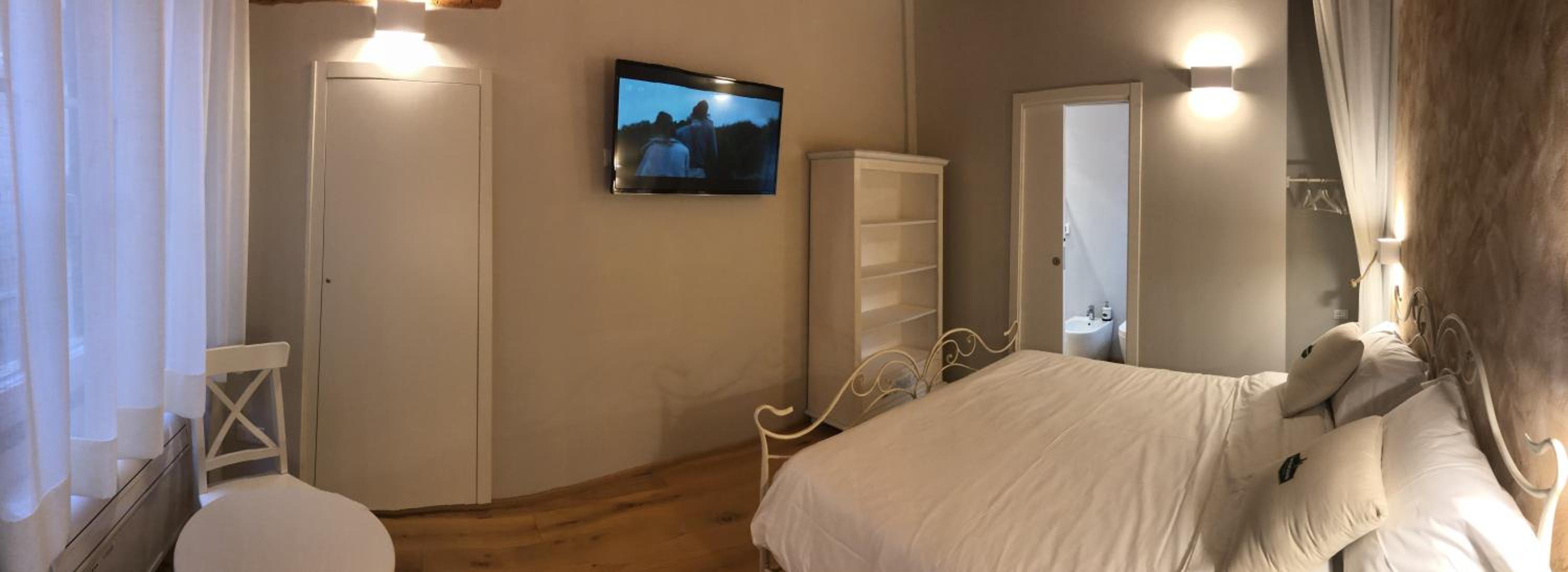 Double Room with Private Bathroom - Photo 4