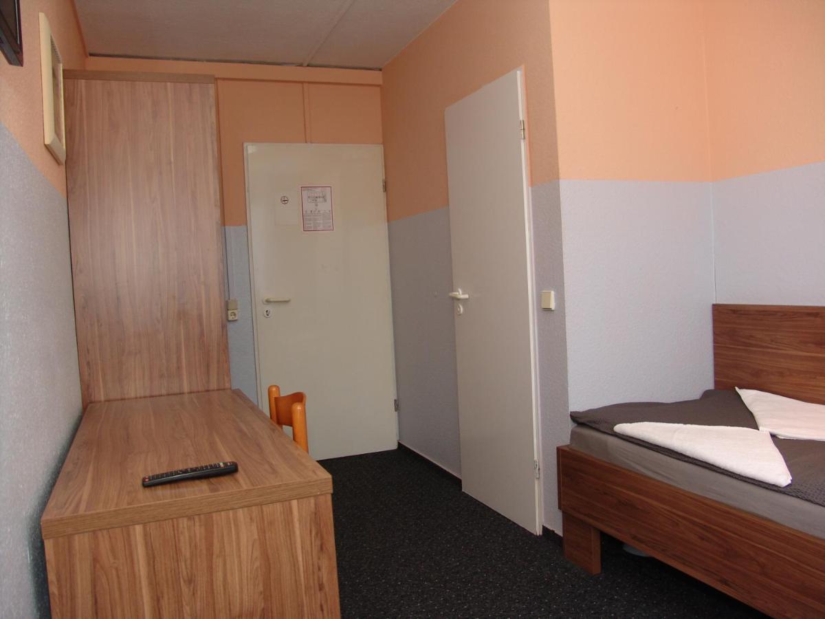 Single Room with Bathroom photo 2