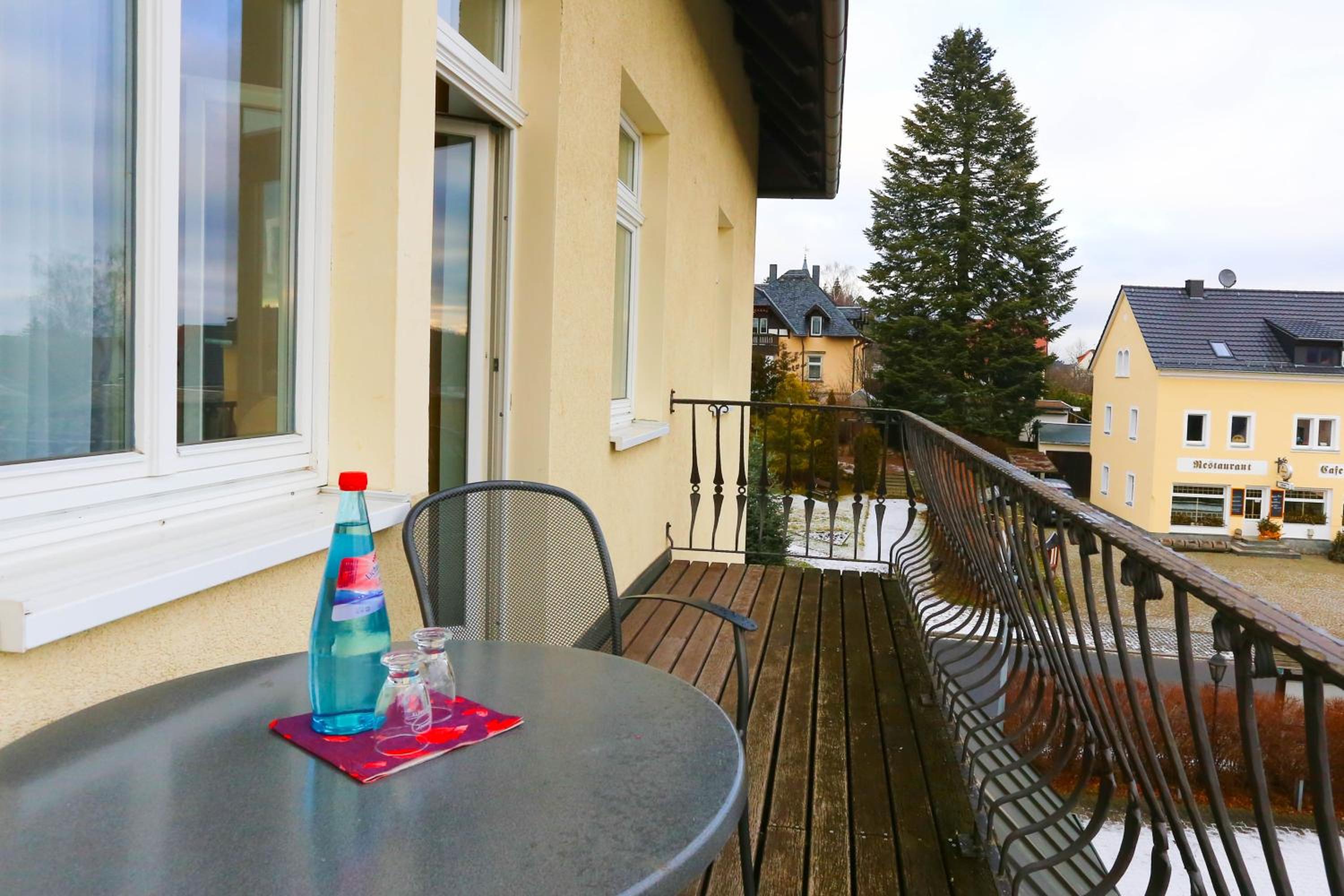 Double Room with Balcony - Photo 2