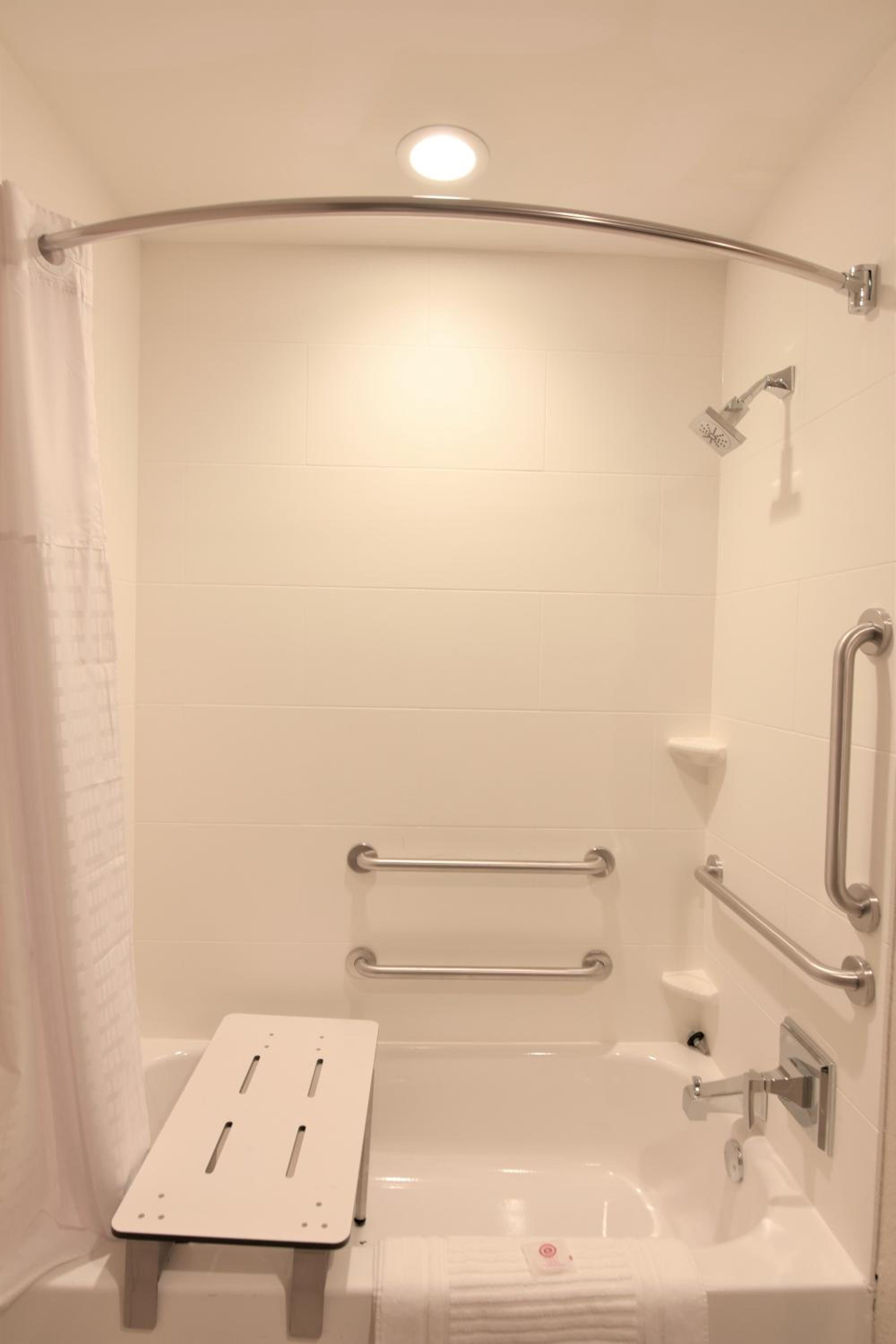 King Suite - Accessible/Non-Smoking - Photo 2