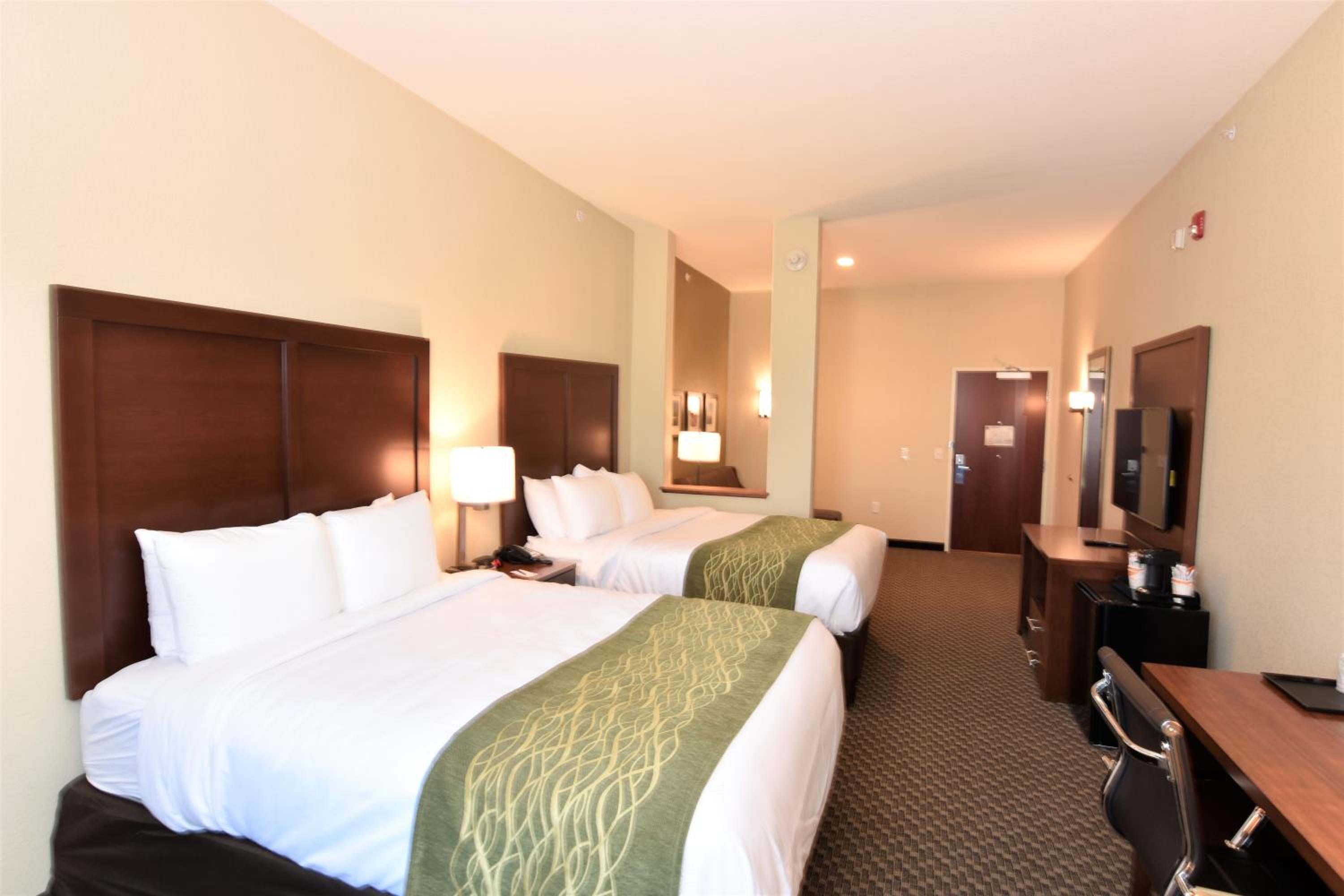 Suite with Two Queen Beds - Accessible/Non-Smoking - Photo 3