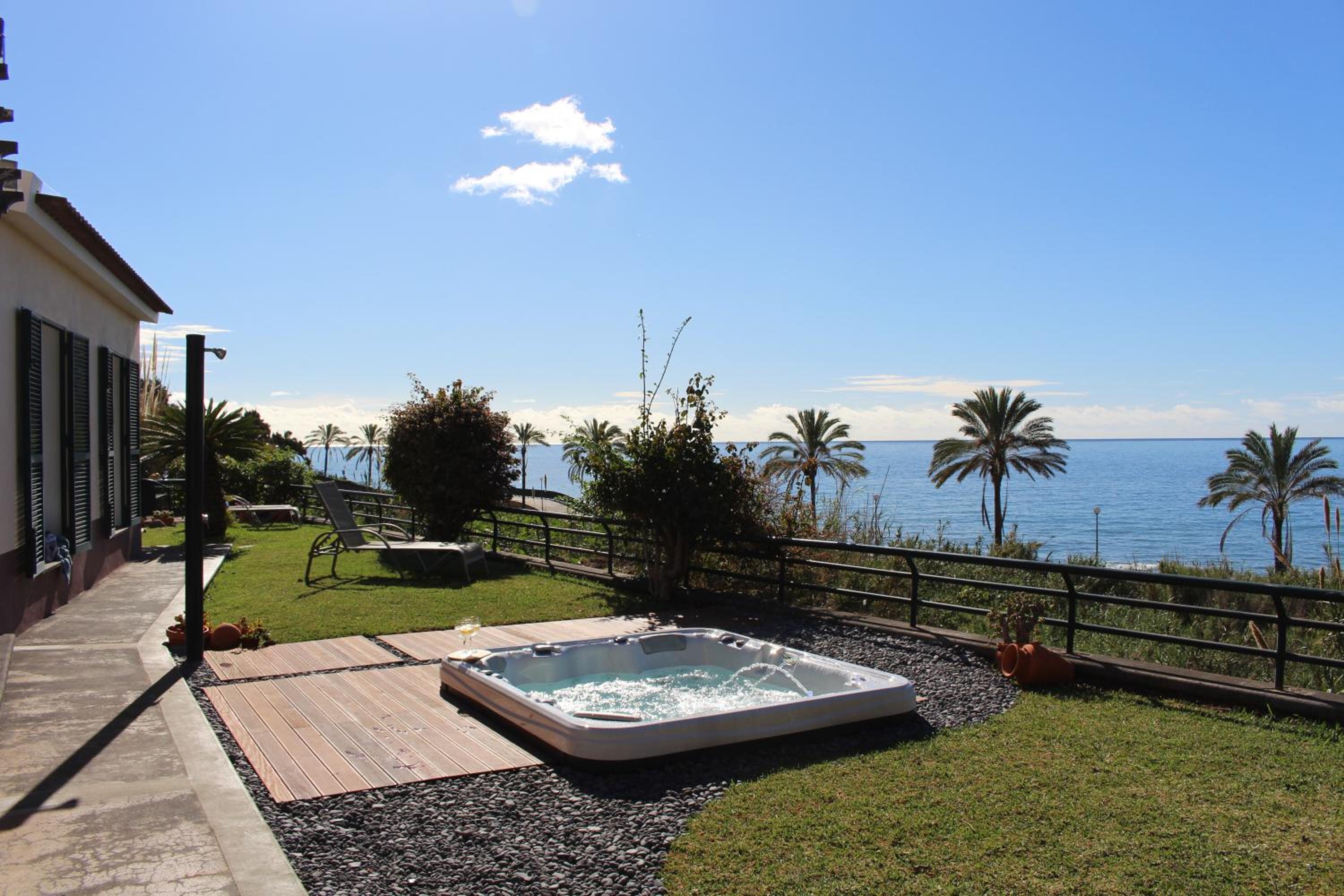 Deluxe Suite with Sea View photo 3