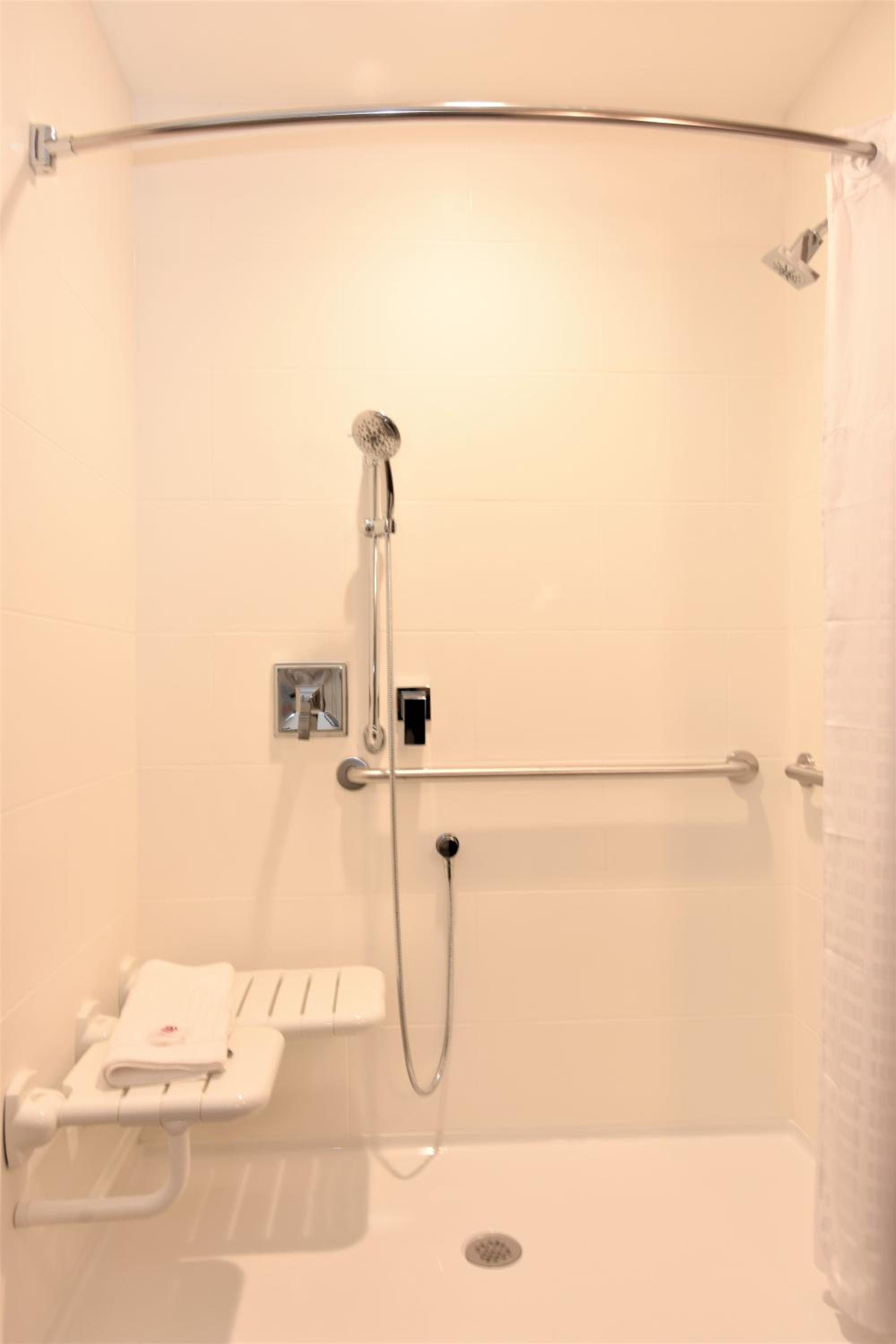King Room - Accessible/Non-Smoking - Photo 3