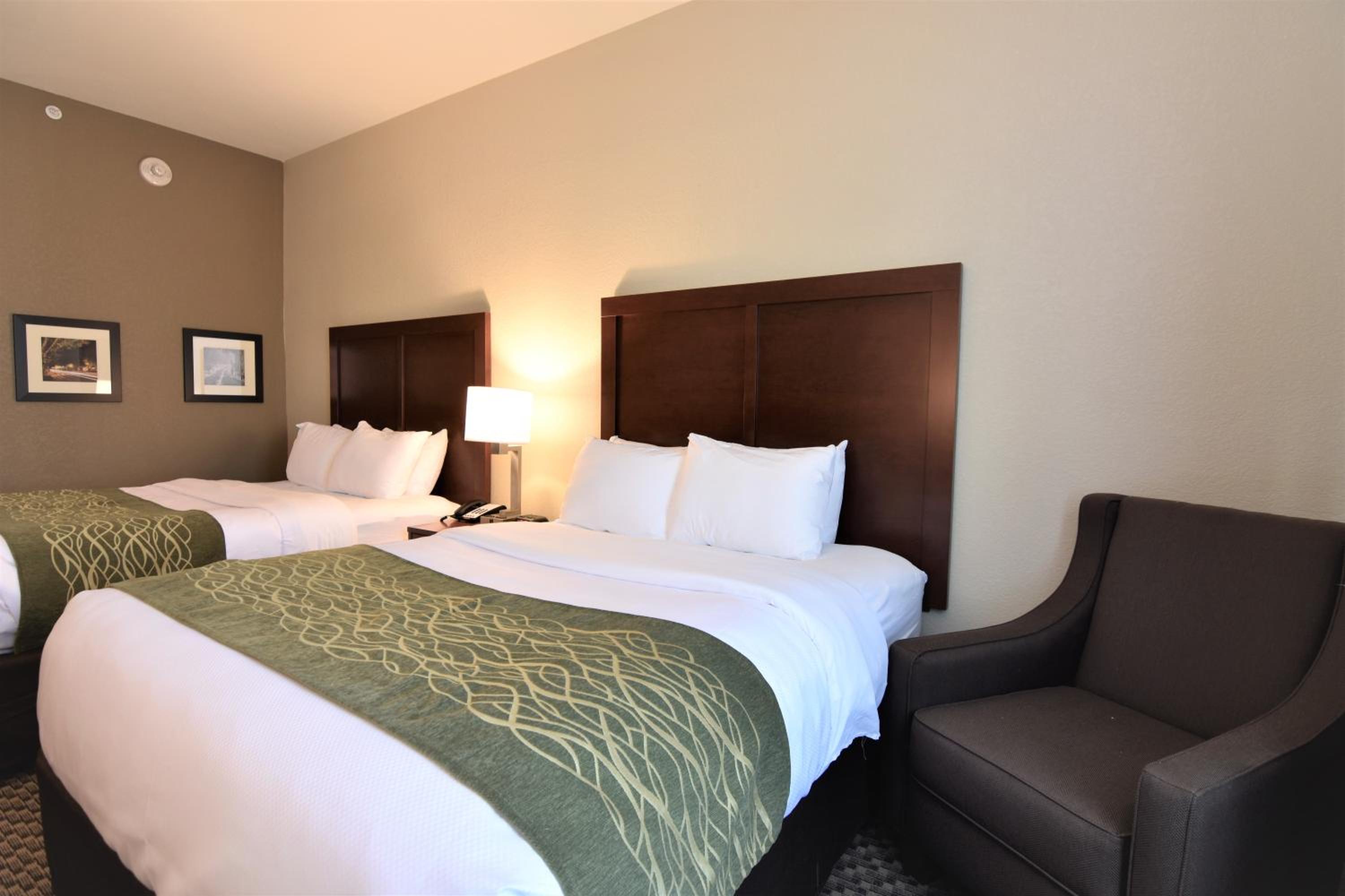 Queen Room with Two Queen Beds - Accessible/Non-Smoking  - Photo 1