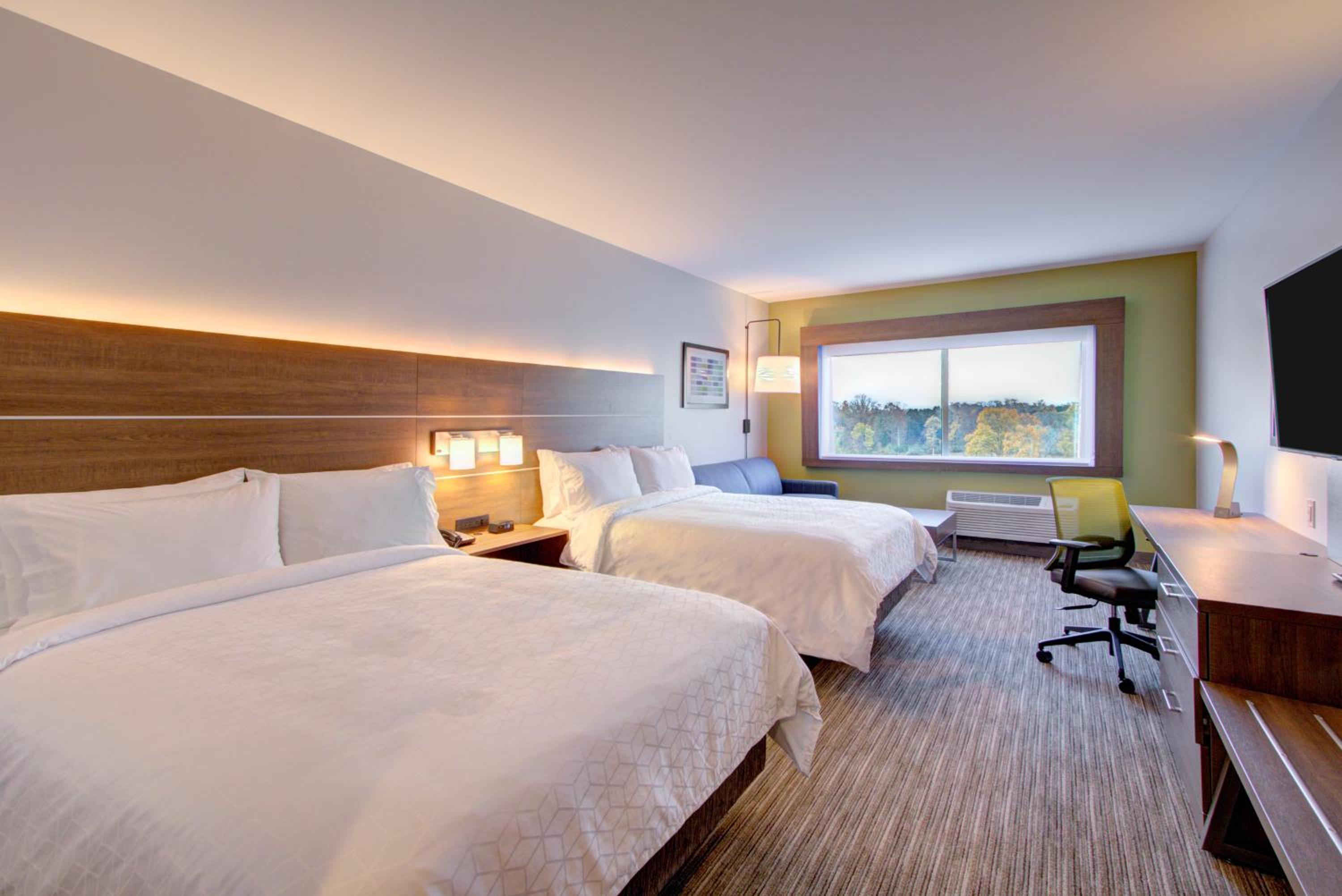 Queen Suite with Two Queen Beds - Photo 1