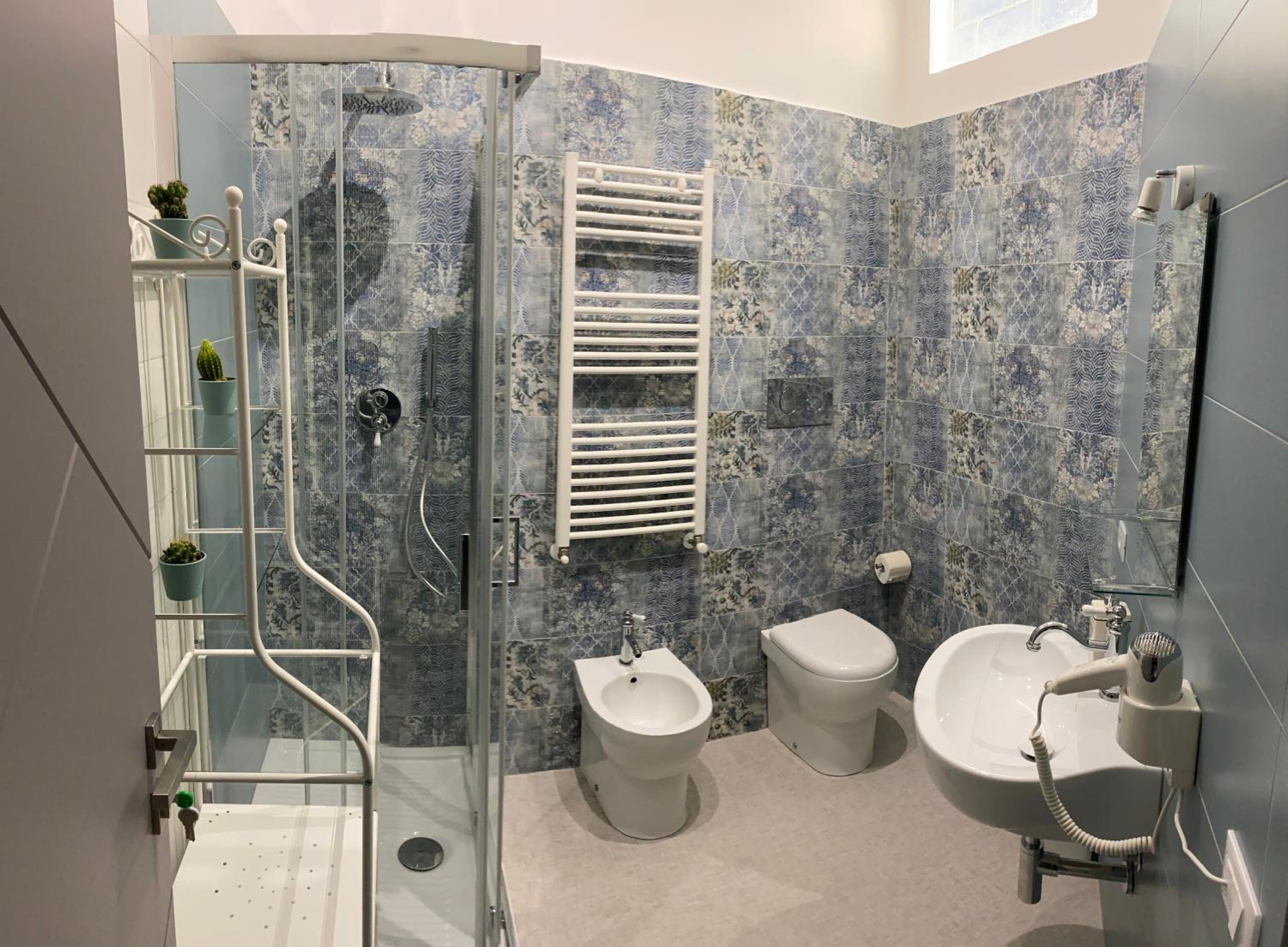 Quadruple Room with Private External Bathroom - Photo 3