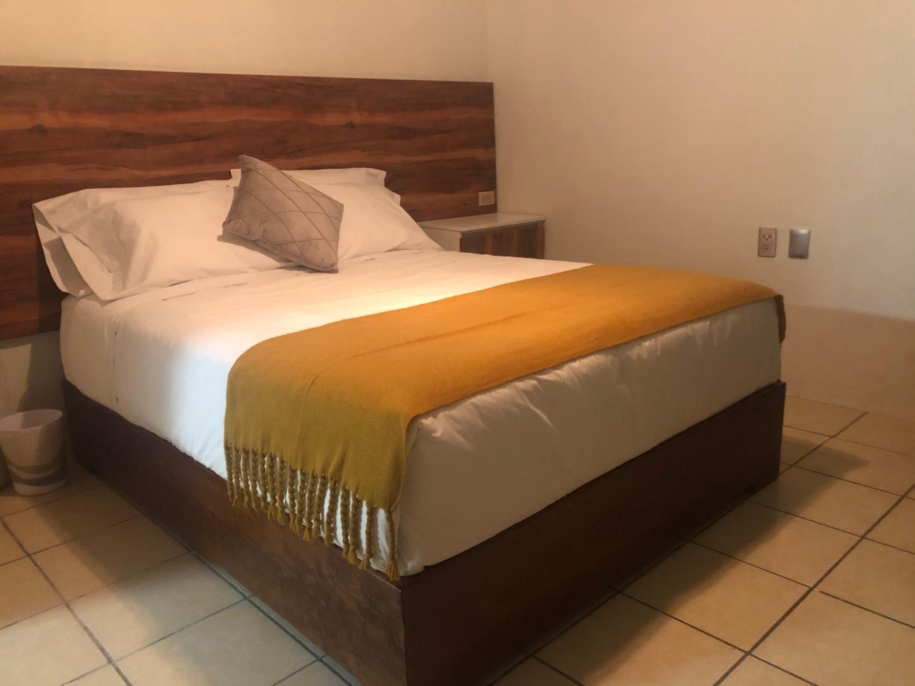 Standard Queen Room photo 3