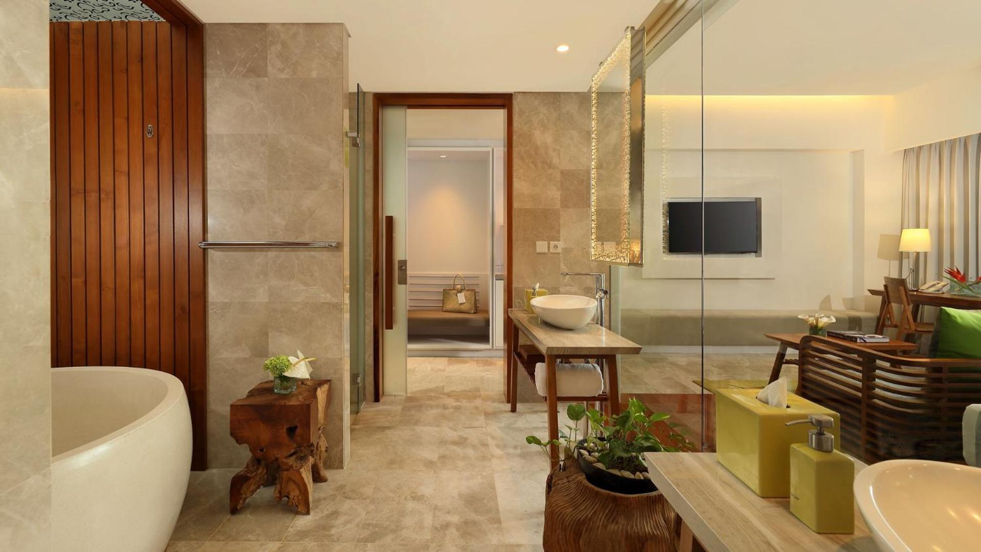 Domestic Deals (Indonesian Resident - KTP/KITAS Holder Only) at Impressive Lagoon Pool Suite  photo 3